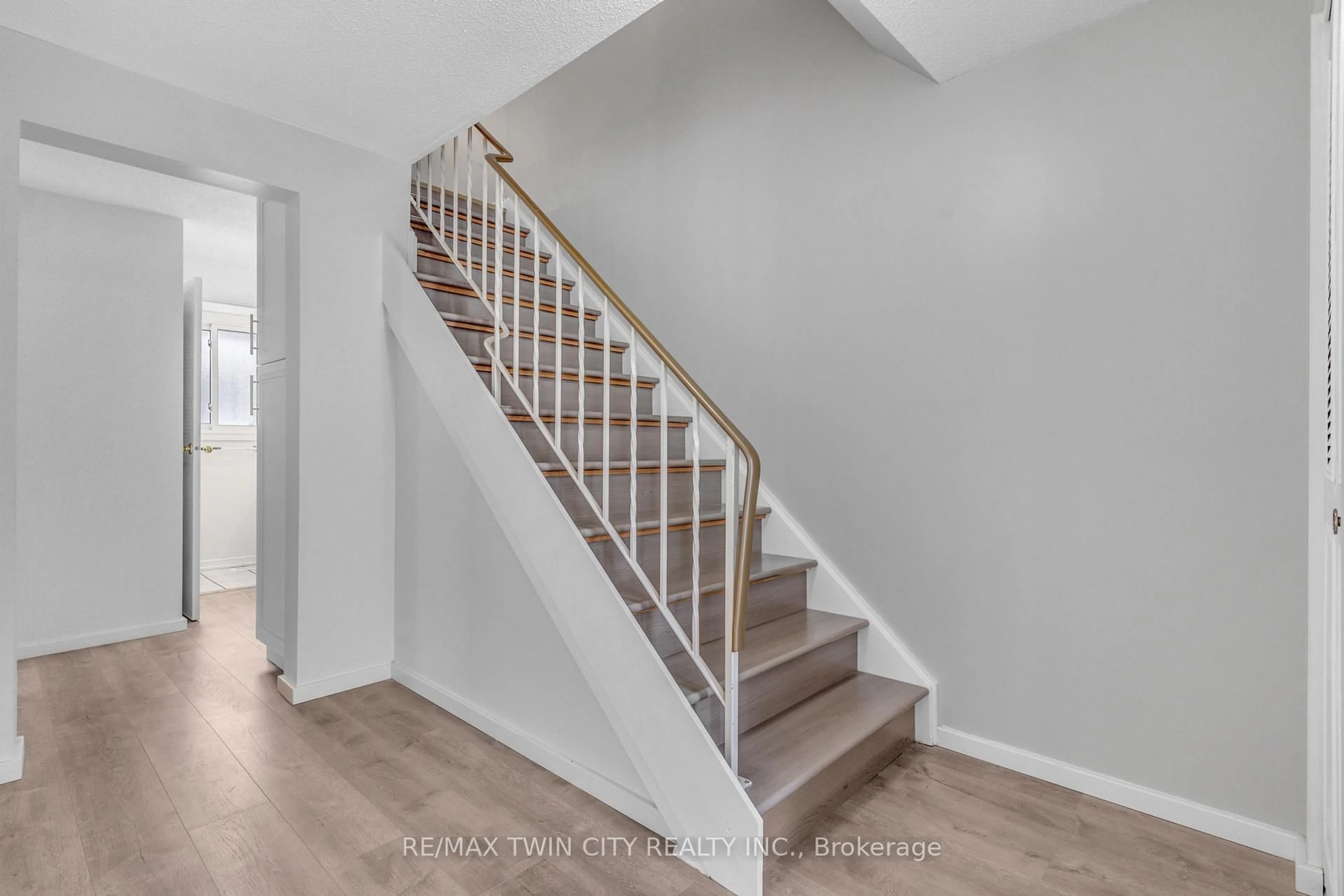 Stairs for 111 Manor Dr, Kitchener Ontario N2A 2T9