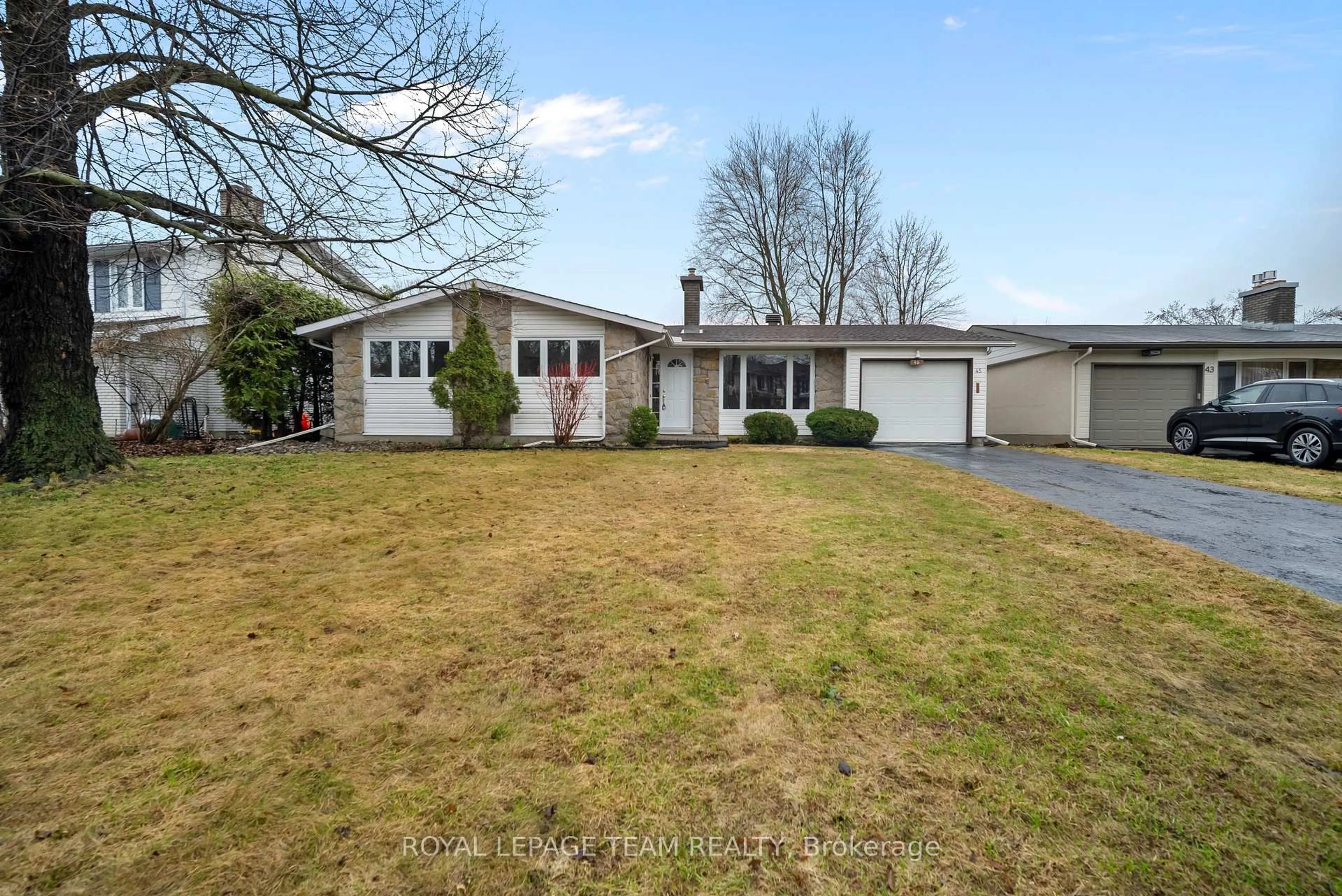 A pic from outside/outdoor area/front of a property/back of a property/a pic from drone, street for 45 Welkin Cres, Nepean Ontario K2E 5M4