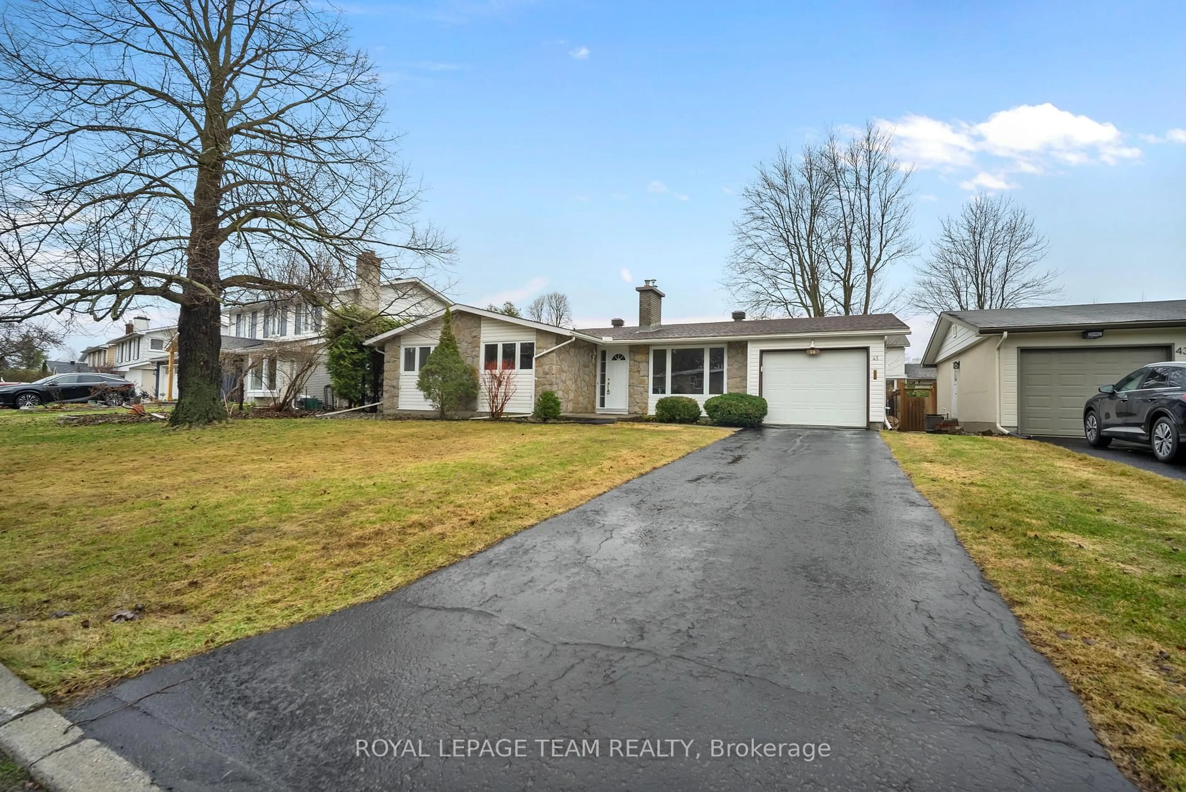 A pic from outside/outdoor area/front of a property/back of a property/a pic from drone, street for 45 Welkin Cres, Nepean Ontario K2E 5M4