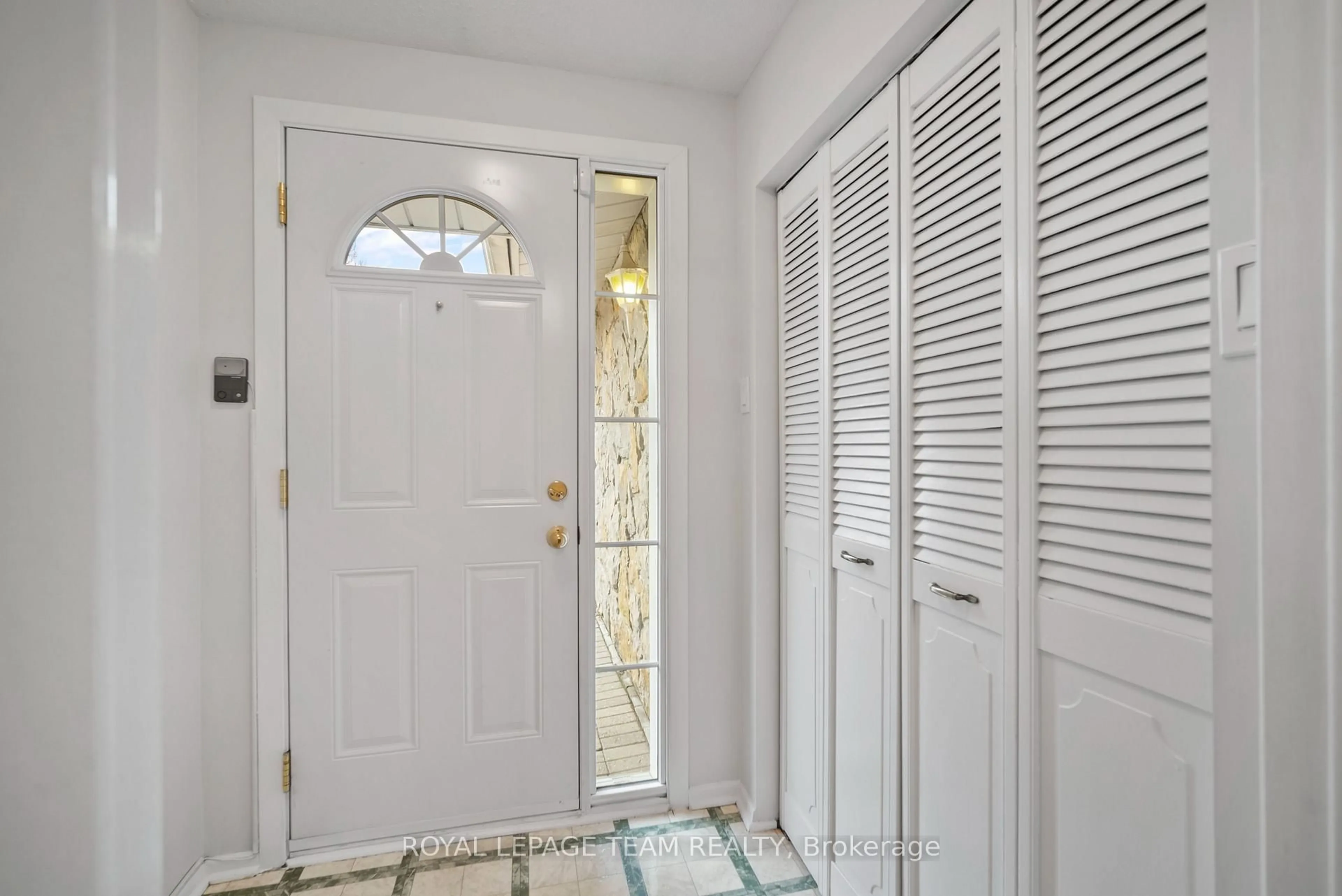 Indoor entryway for 45 Welkin Cres, Nepean Ontario K2E 5M4