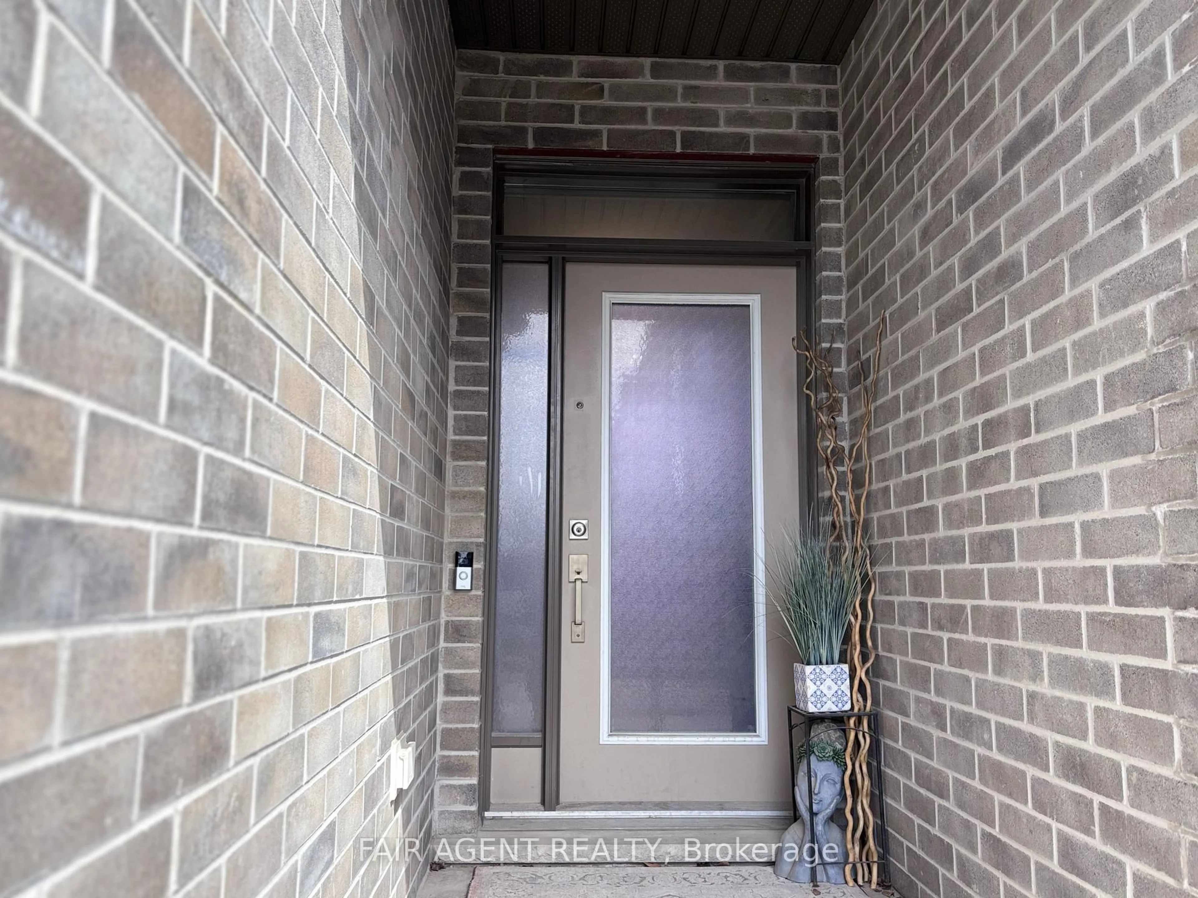 Indoor entryway for 1960 DALMAGARRY Rd #228, London North Ontario N6G 0T8