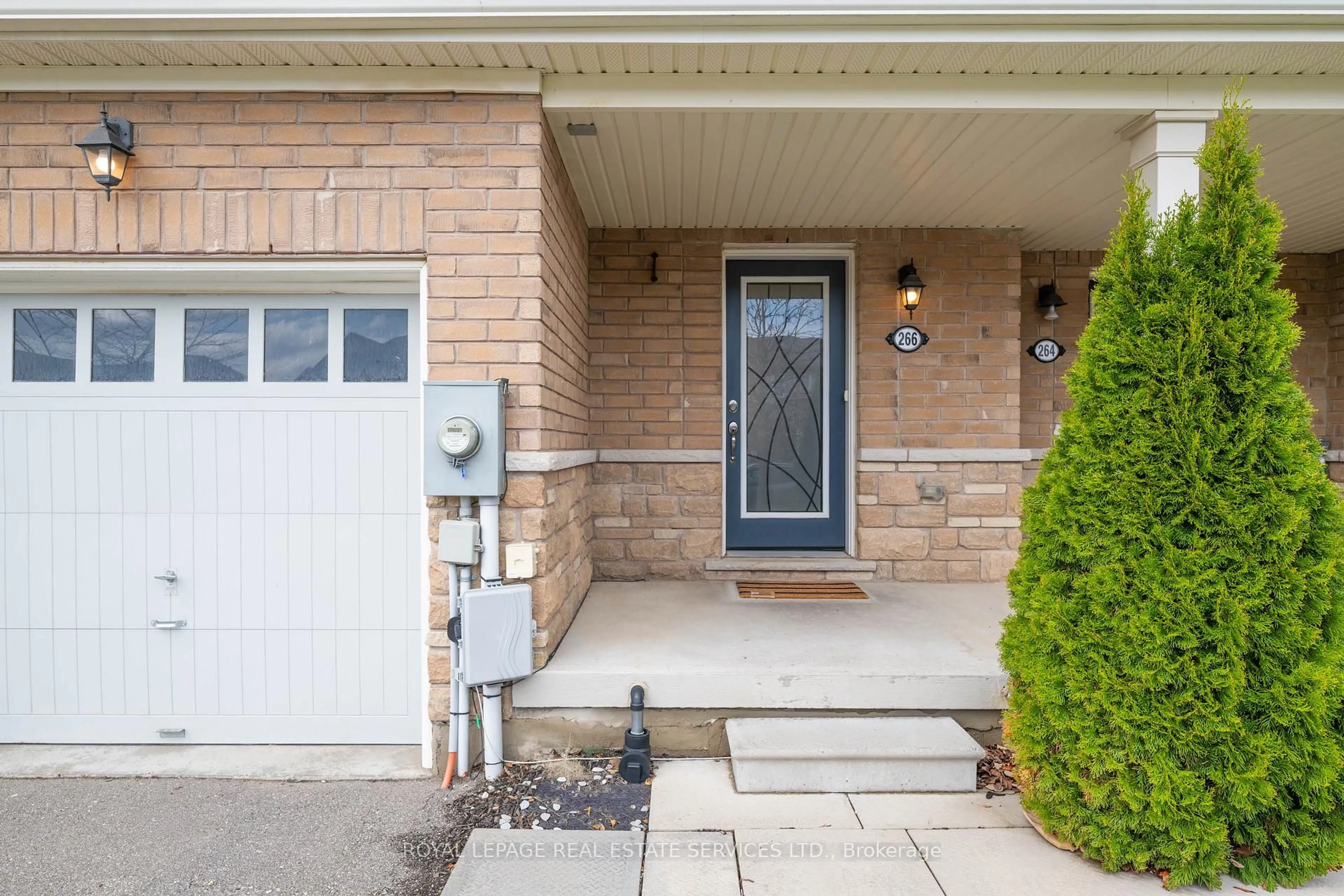 Indoor entryway for 266 Powell Rd, Brantford Ontario N3T 0J6