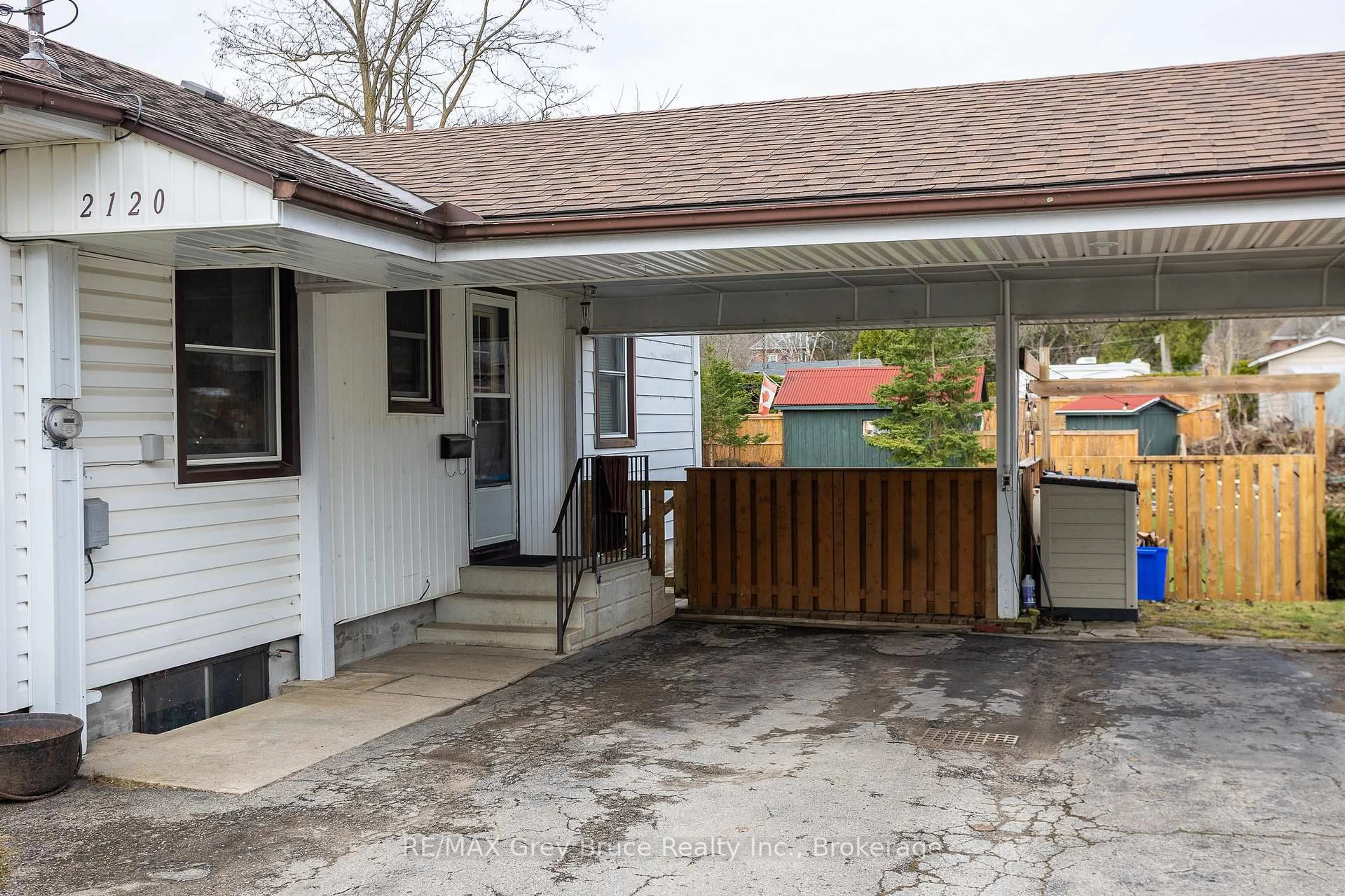 Unknown for 2120 4th Ave, Owen Sound Ontario N4K 4Y5