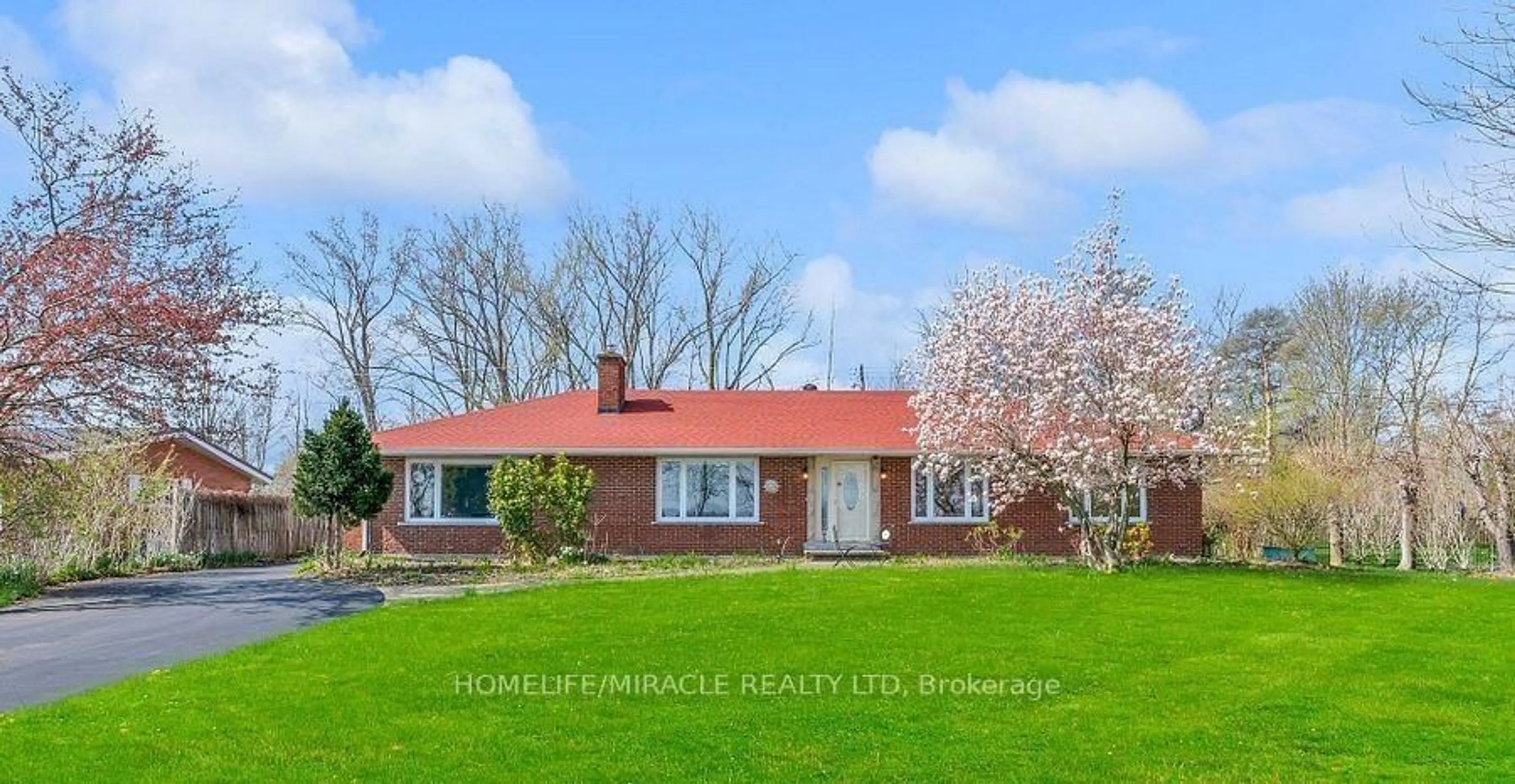 Home with brick exterior material, street for 3035 Niagara Pkwy, Fort Erie Ontario L2A 5M4