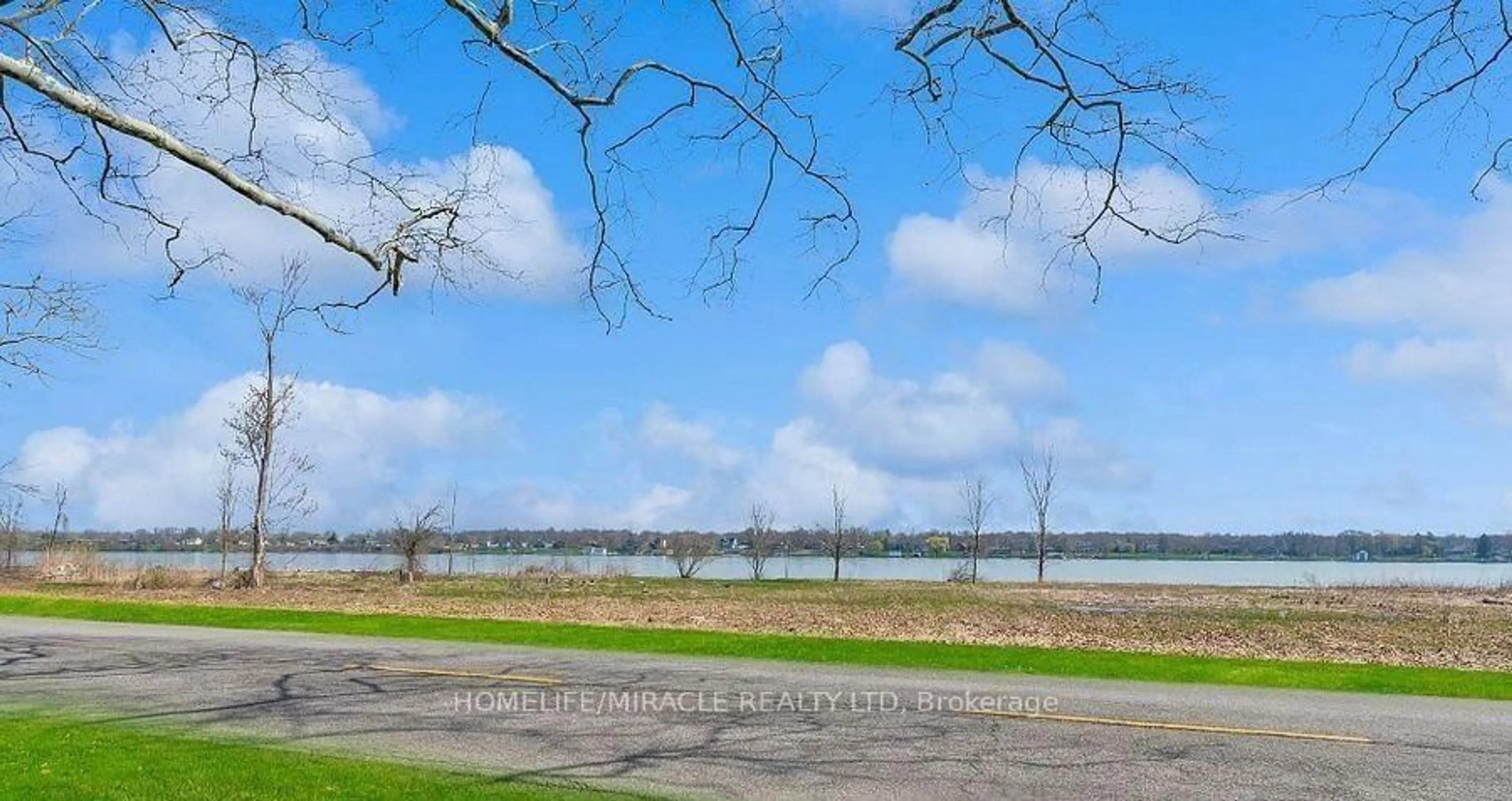 Blurry image for 3035 Niagara Pkwy, Fort Erie Ontario L2A 5M4