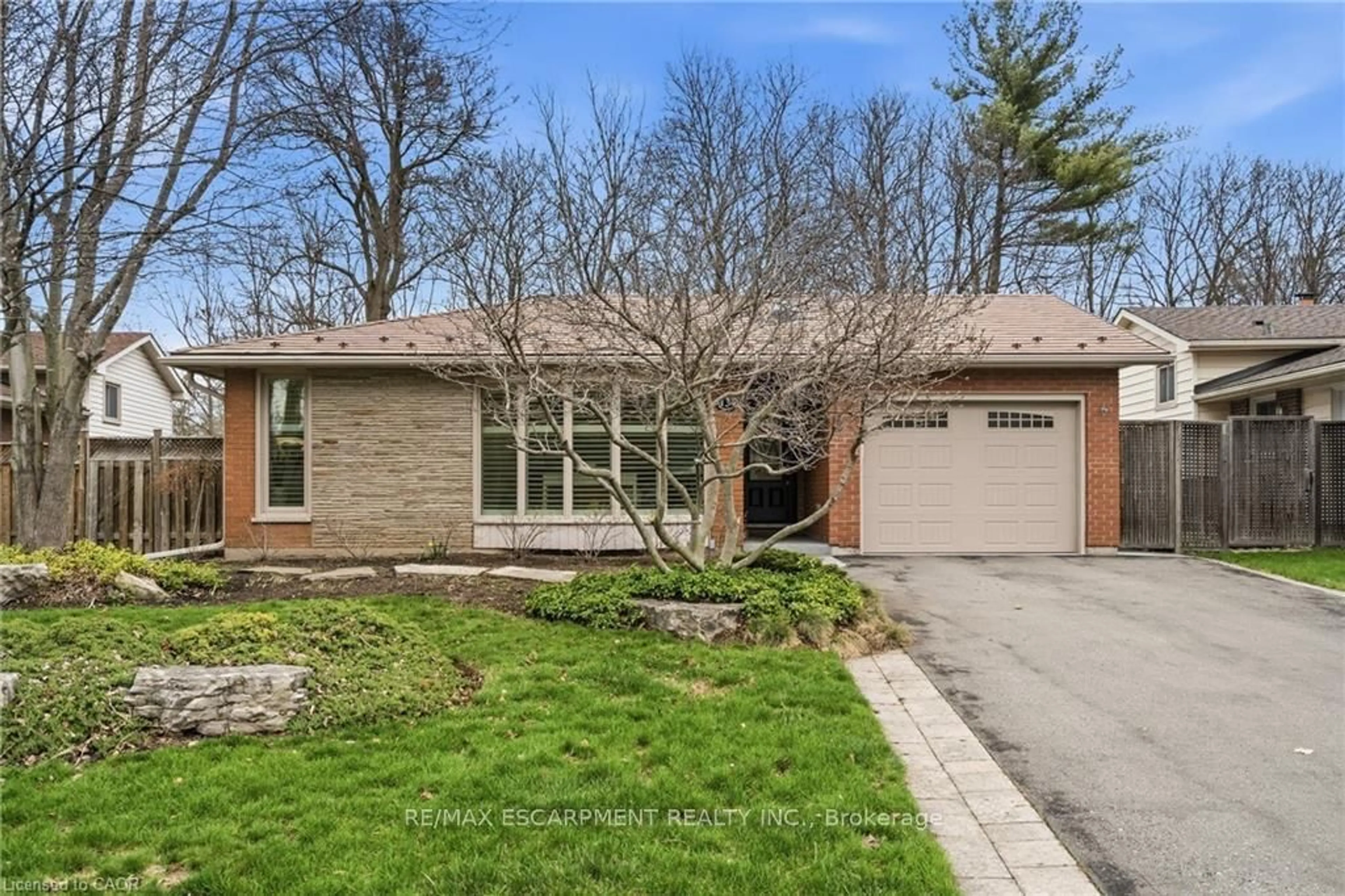 Home with brick exterior material, street for 134 Little John Rd, Hamilton Ontario L9H 4H3