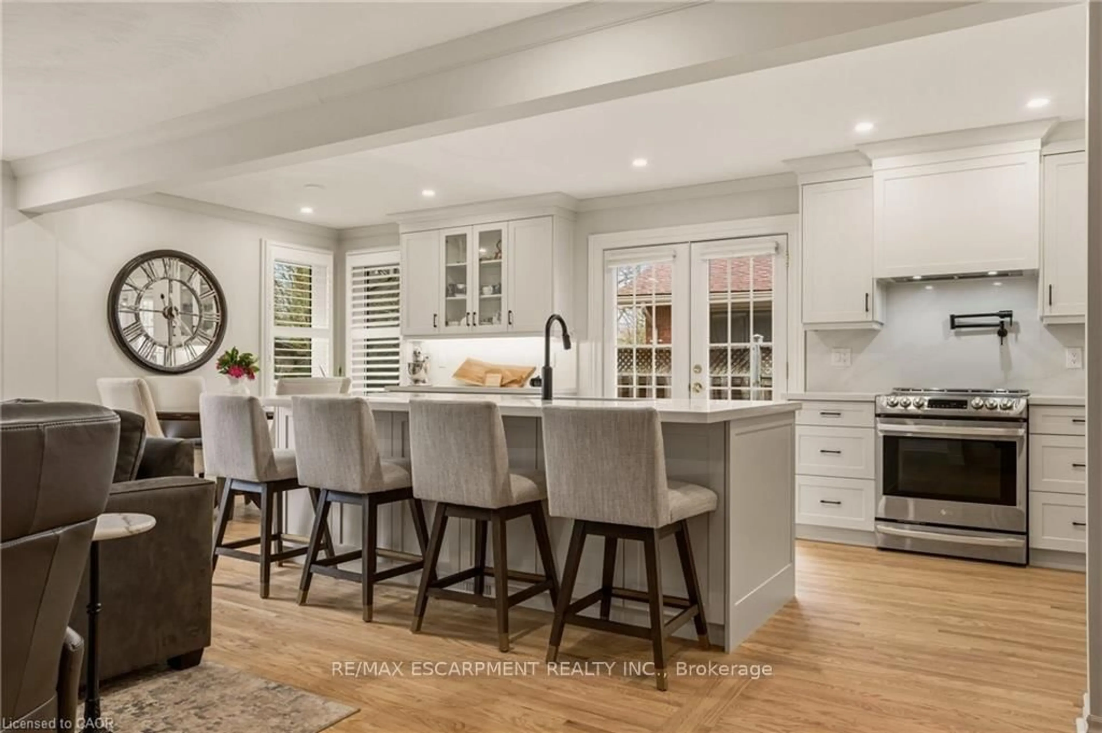 Open concept kitchen, unknown for 134 Little John Rd, Hamilton Ontario L9H 4H3