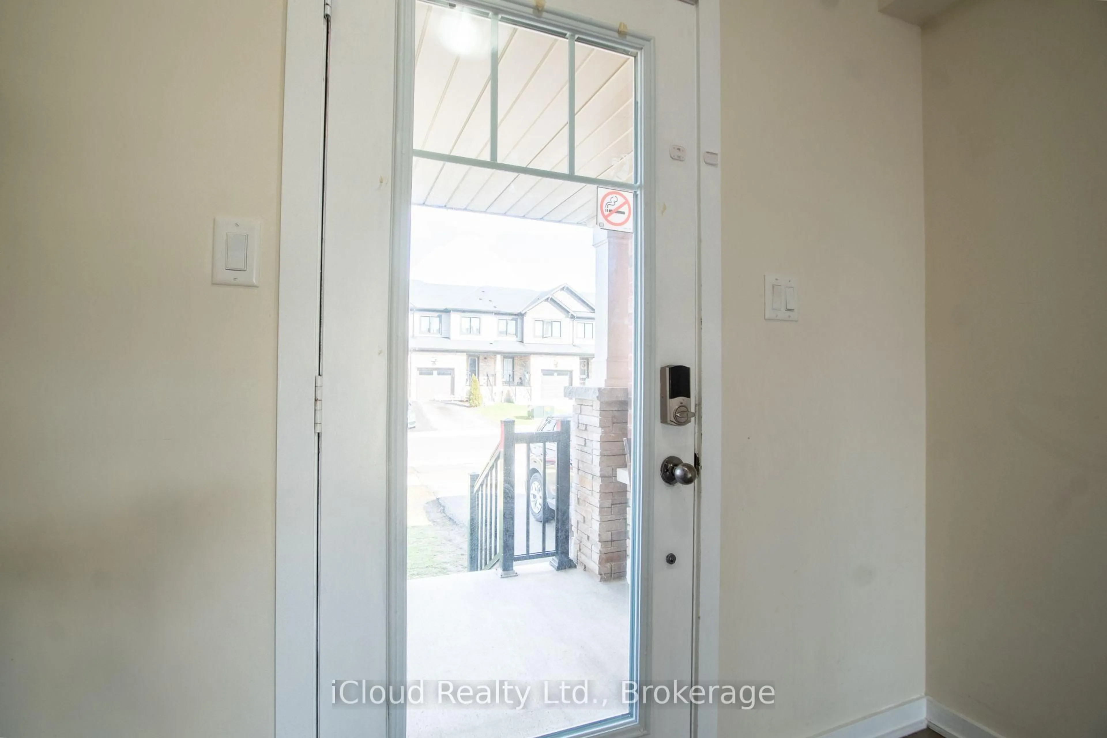 Indoor entryway for 11 Sherway St, Hamilton Ontario L8J 0J4