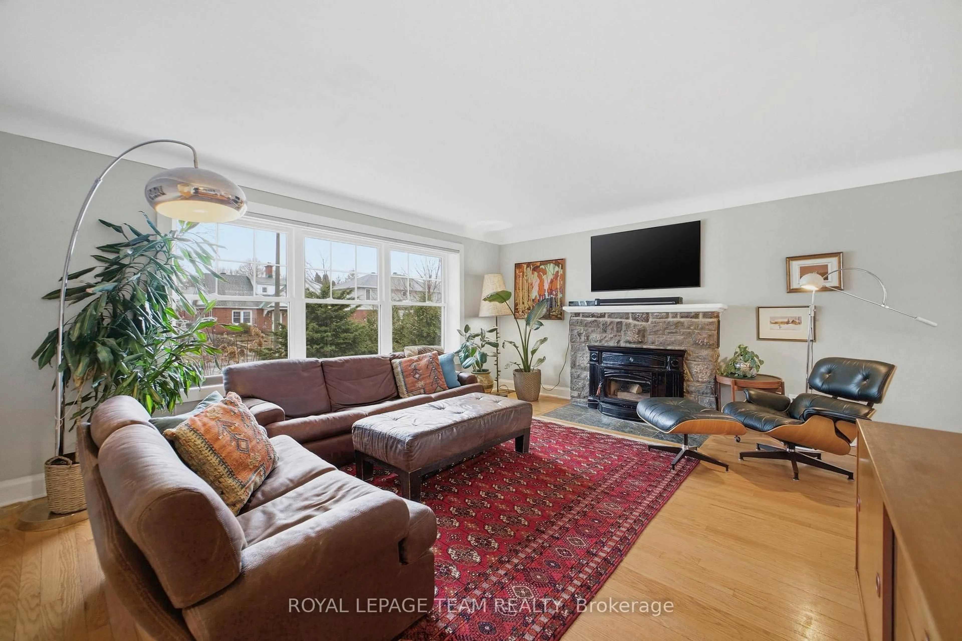 Living room with furniture, unknown for 513 Windermere Ave, Ottawa Ontario K2A 2W3