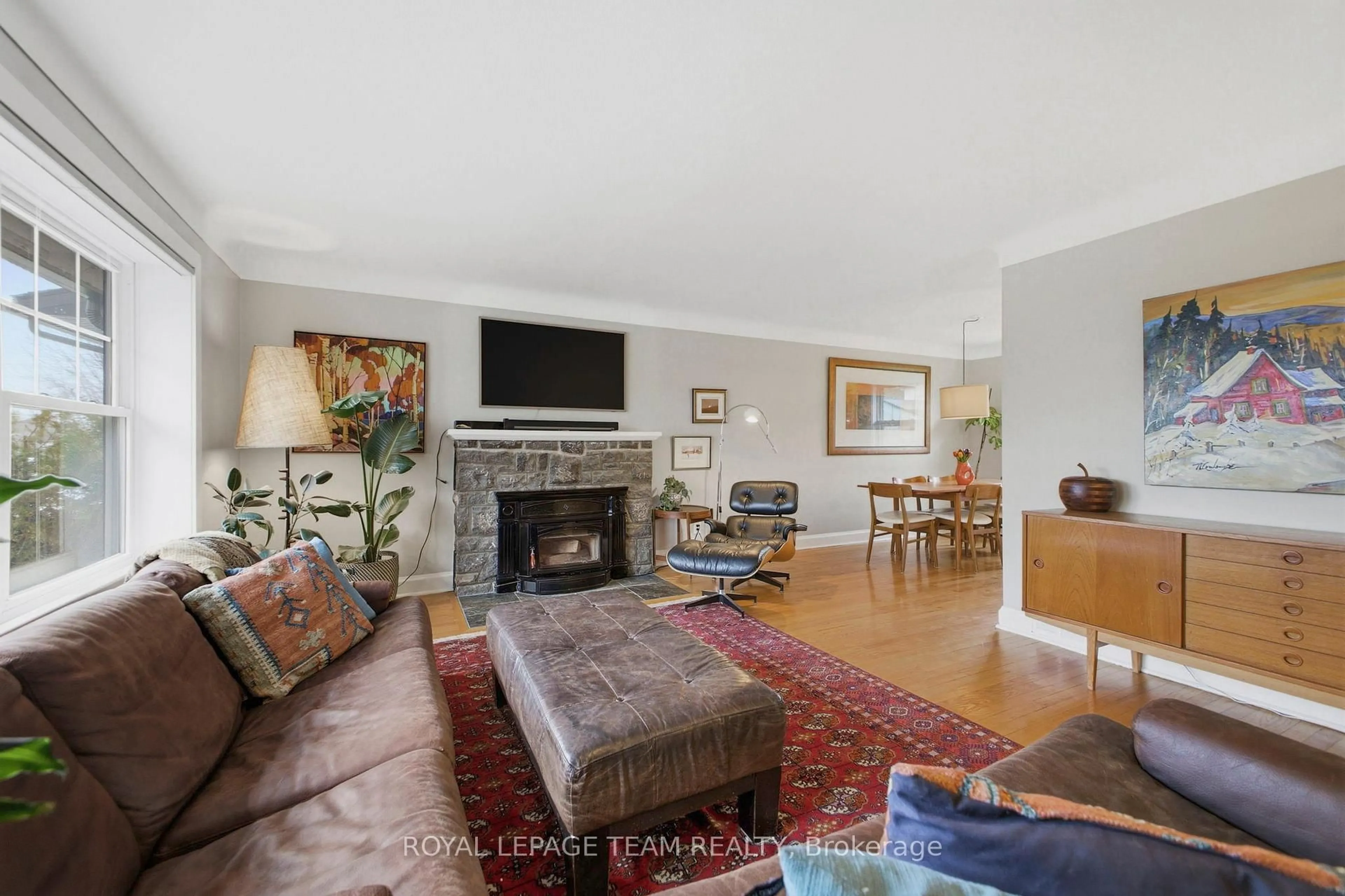 Living room with furniture, unknown for 513 Windermere Ave, Ottawa Ontario K2A 2W3