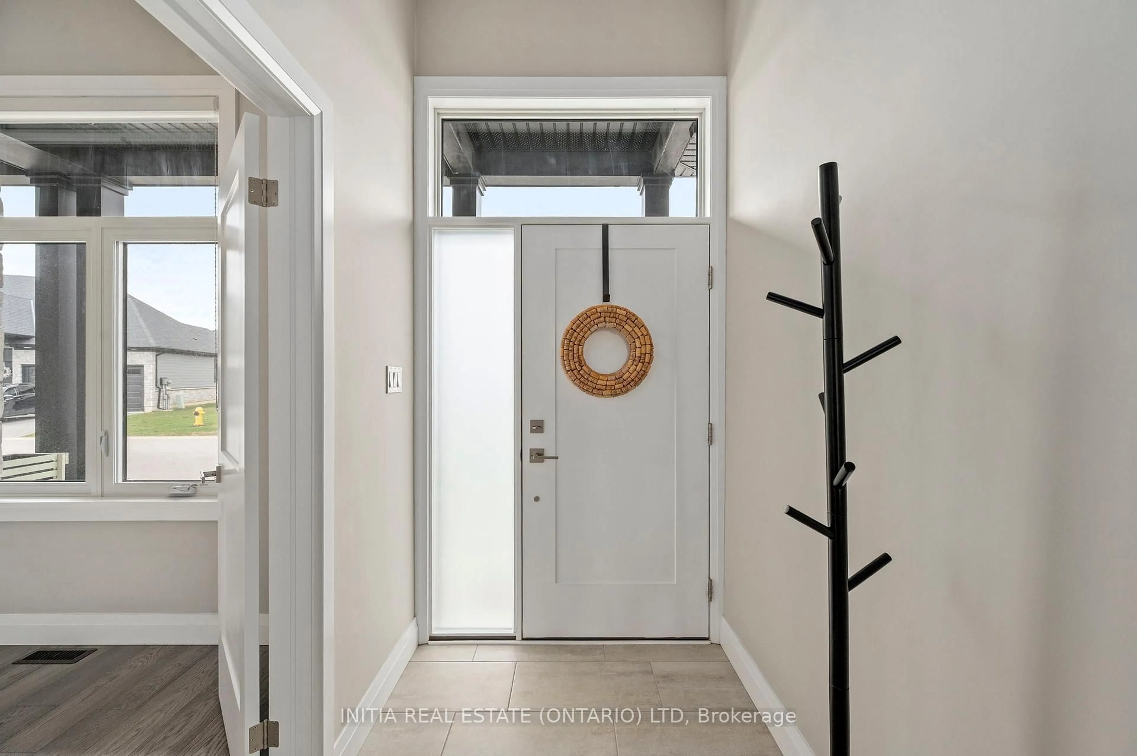 Indoor entryway for 63 Compass Tr #26, Central Elgin Ontario N5L 0B8