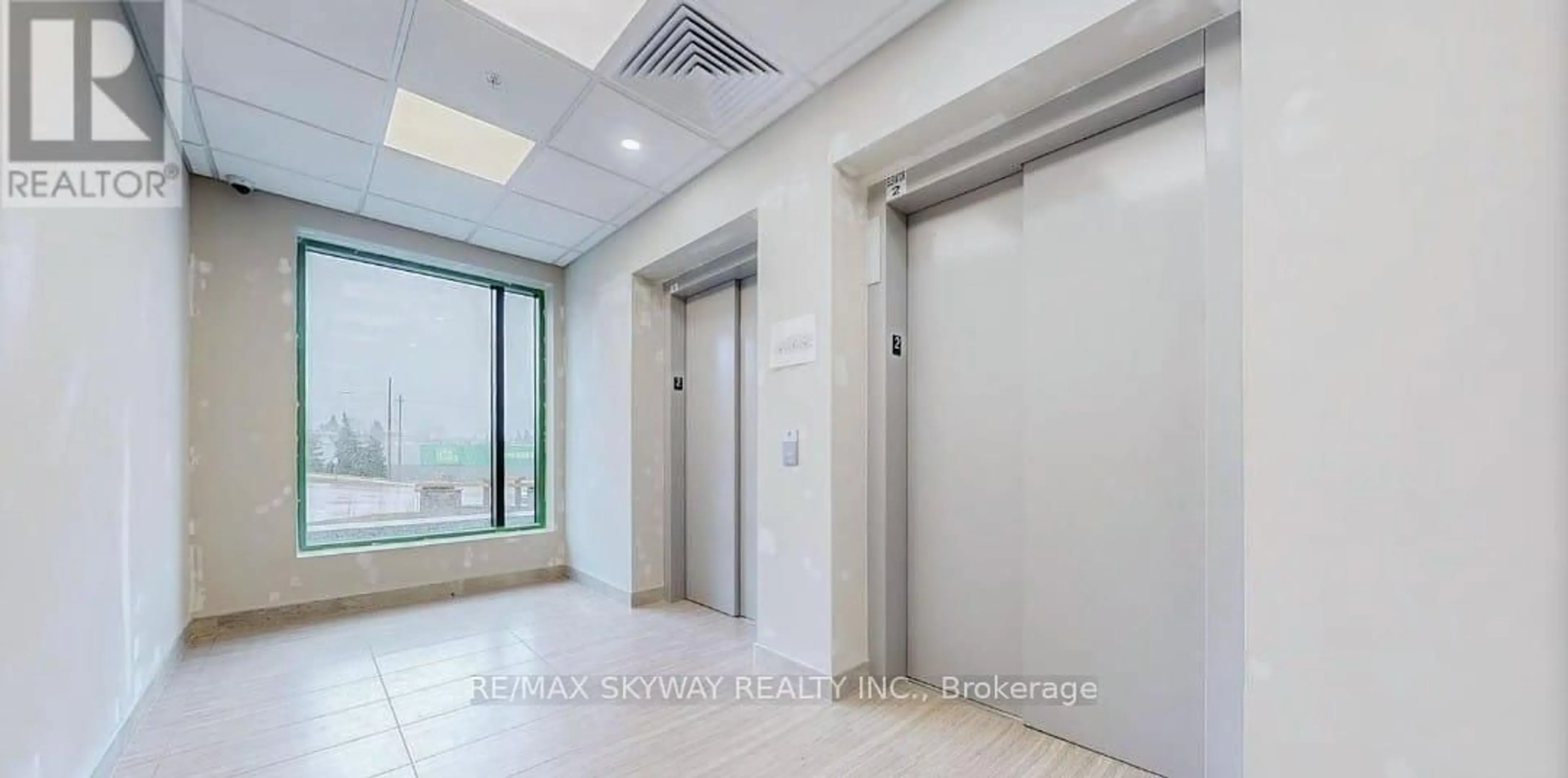 Indoor foyer for 1000 Lackner Pl #406, Kitchener Ontario N2A 0L9