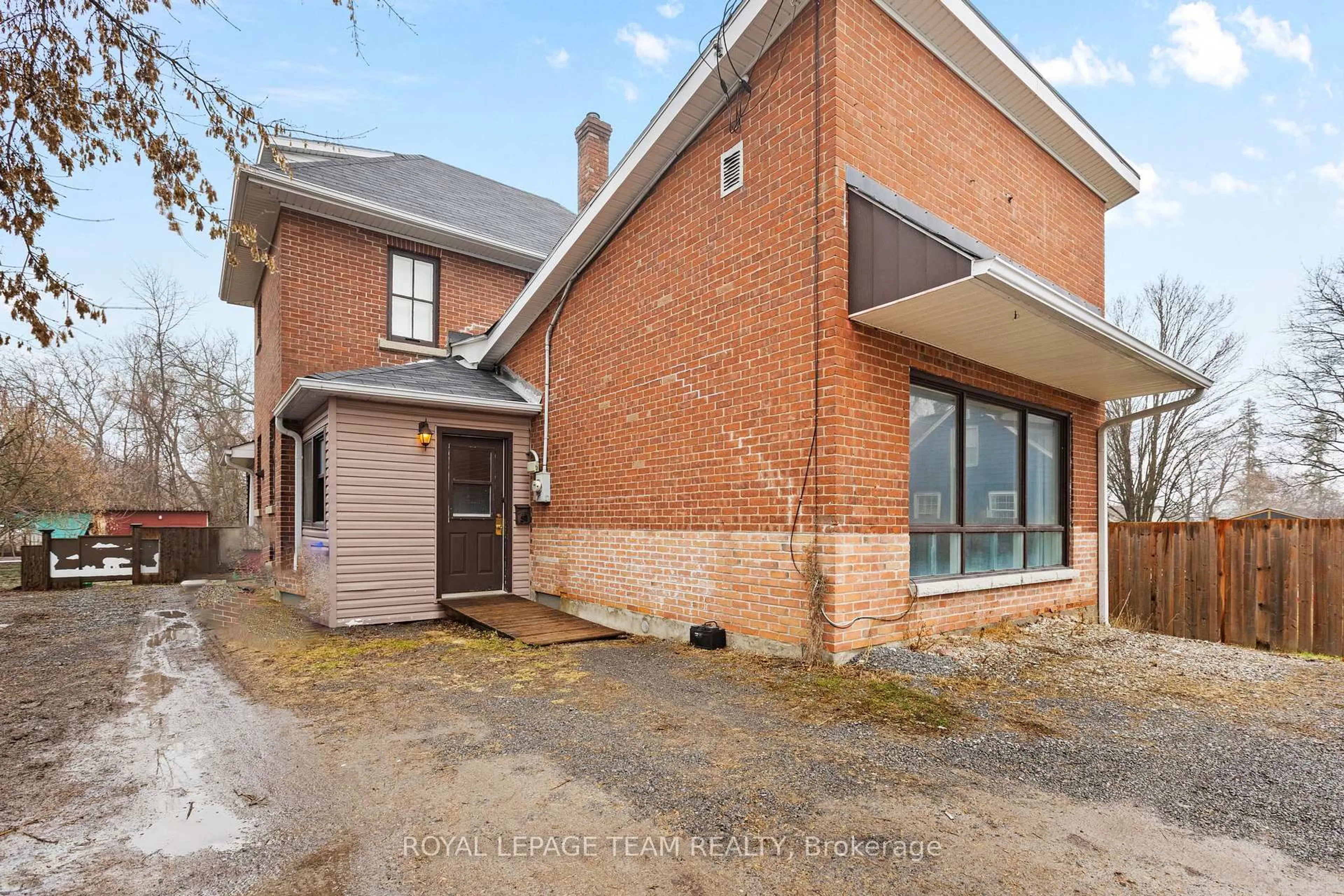 Home with brick exterior material, building for 47 Daniel St, Arnprior Ontario K7S 2L5