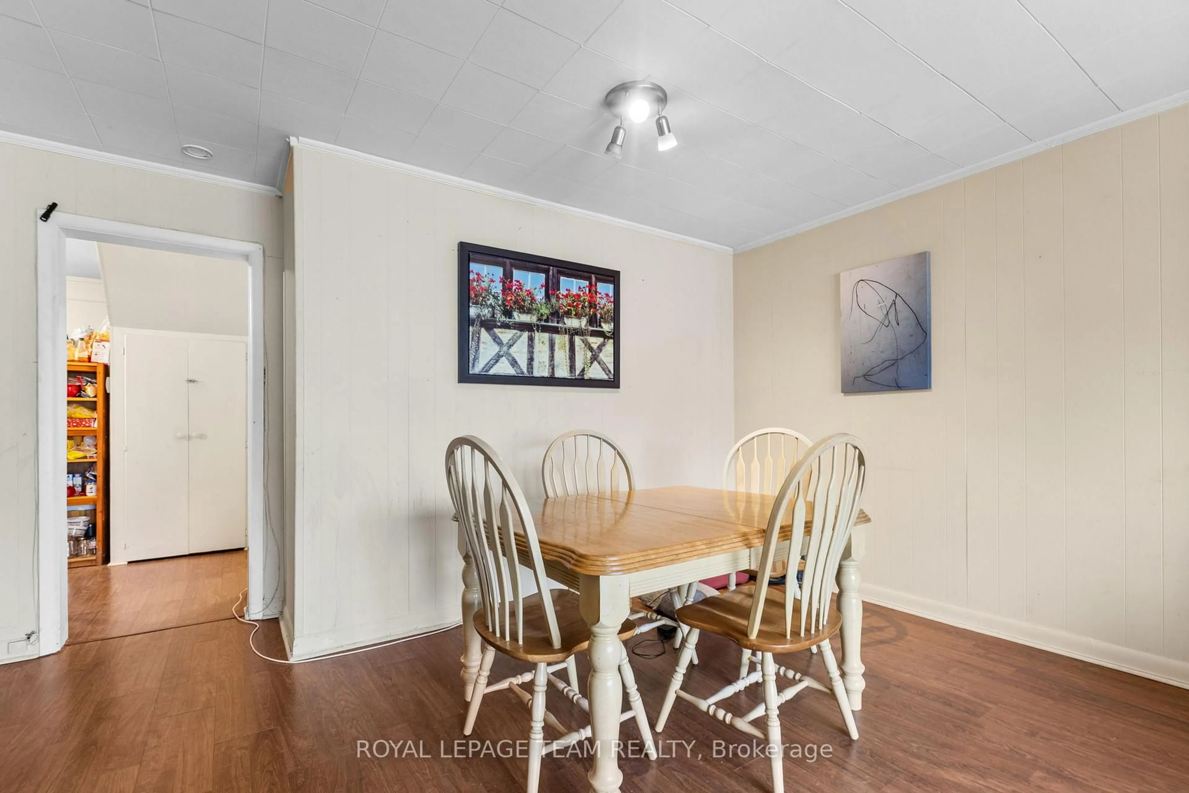 Dining room, wood/laminate floor for 47 Daniel St, Arnprior Ontario K7S 2L5
