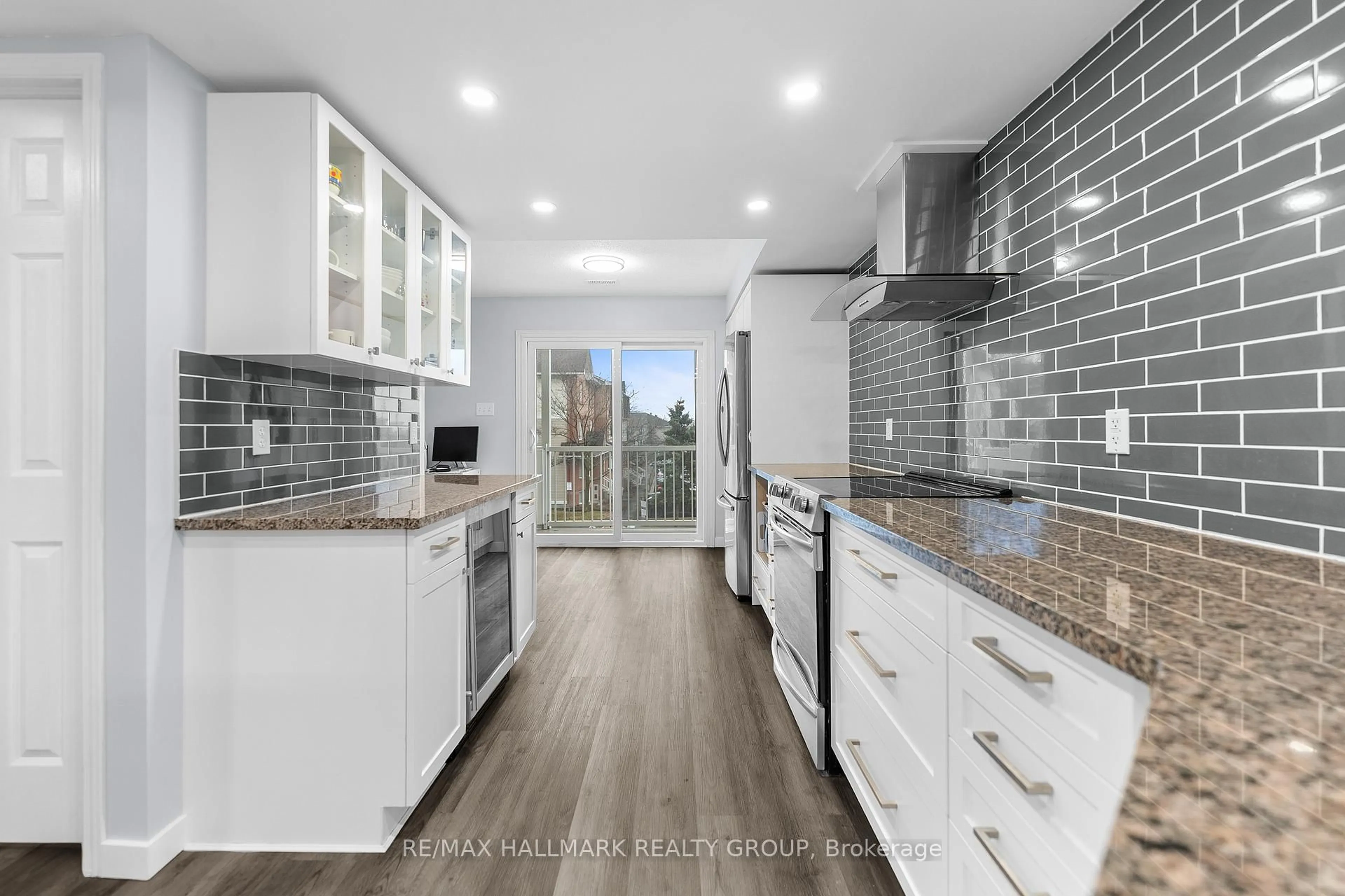 Open concept kitchen, ceramic/tile floor for 12 Lakepointe Dr, Orleans Ontario K4A 5E3