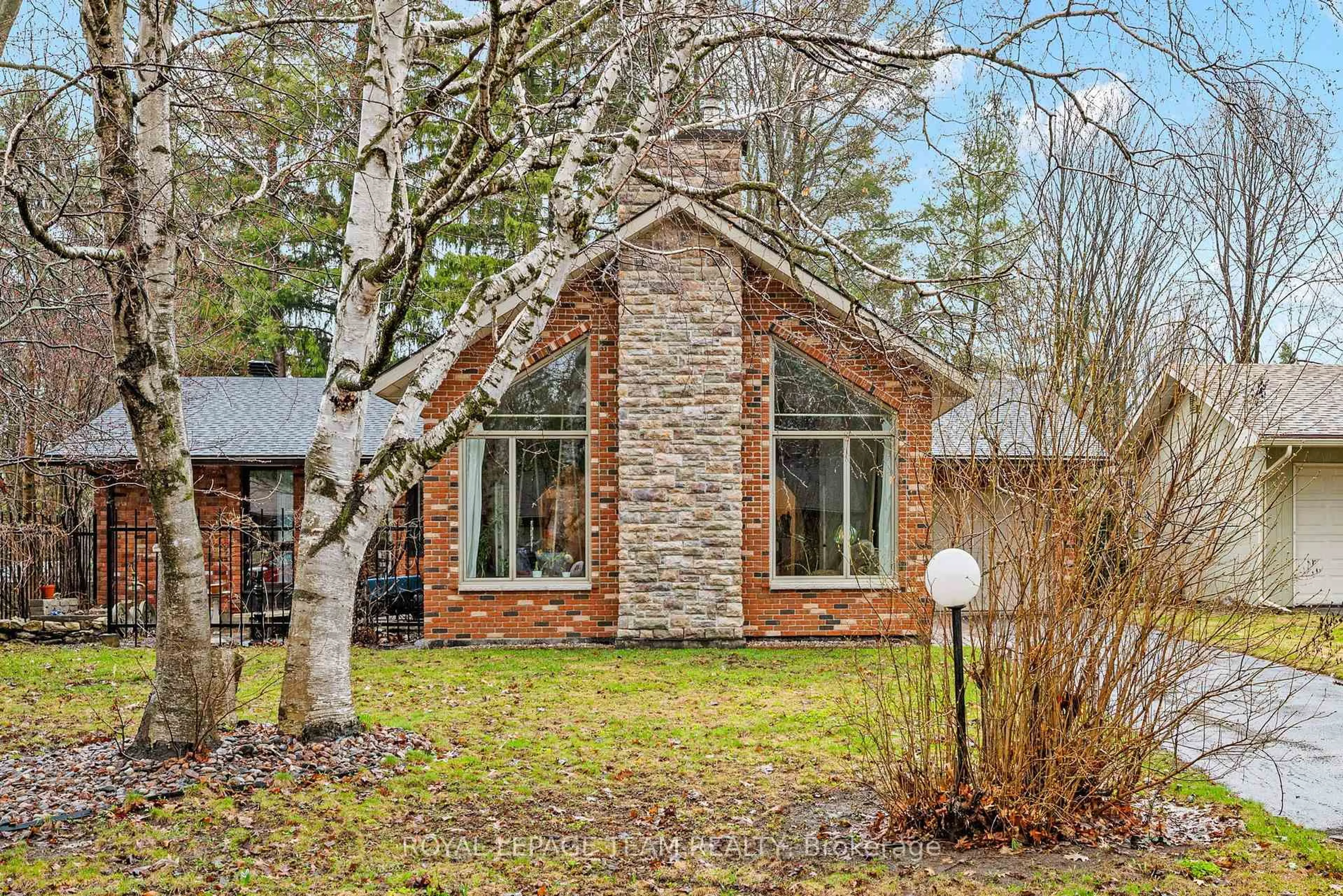 Home with brick exterior material, unknown for 33 Rutherford Cres, Ottawa Ontario K2K 1N1