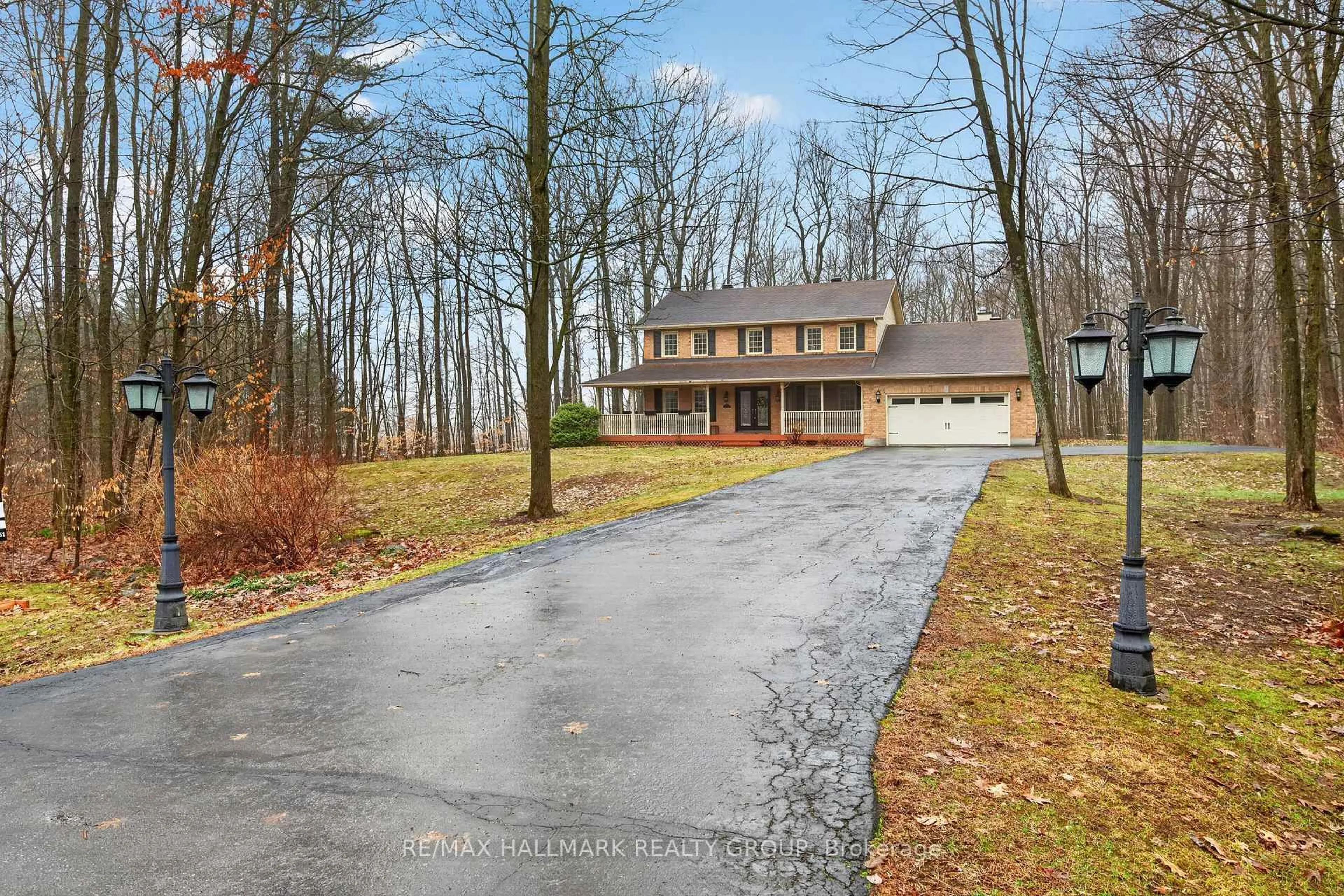 A pic from outside/outdoor area/front of a property/back of a property/a pic from drone, unknown for 1372 Jules Leger Dr, Ottawa Ontario K4C 1E2