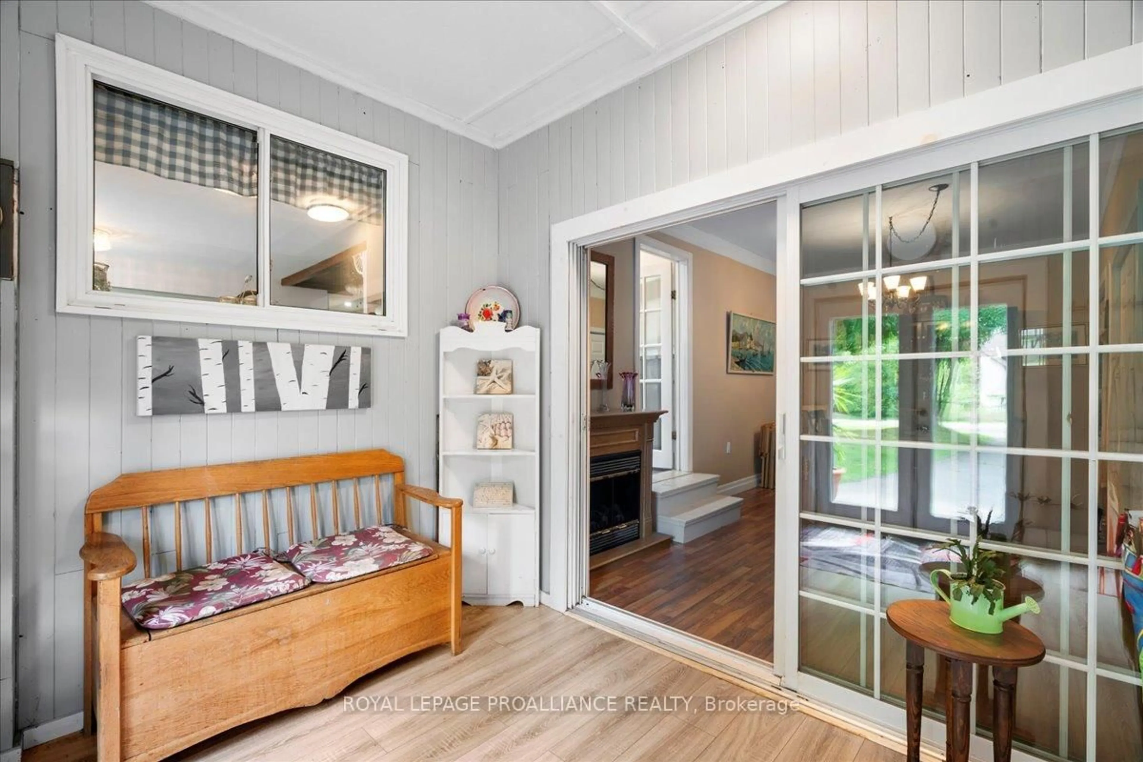 Indoor entryway for 1023 Jewel Rd, Cloyne Ontario K0H 1K0