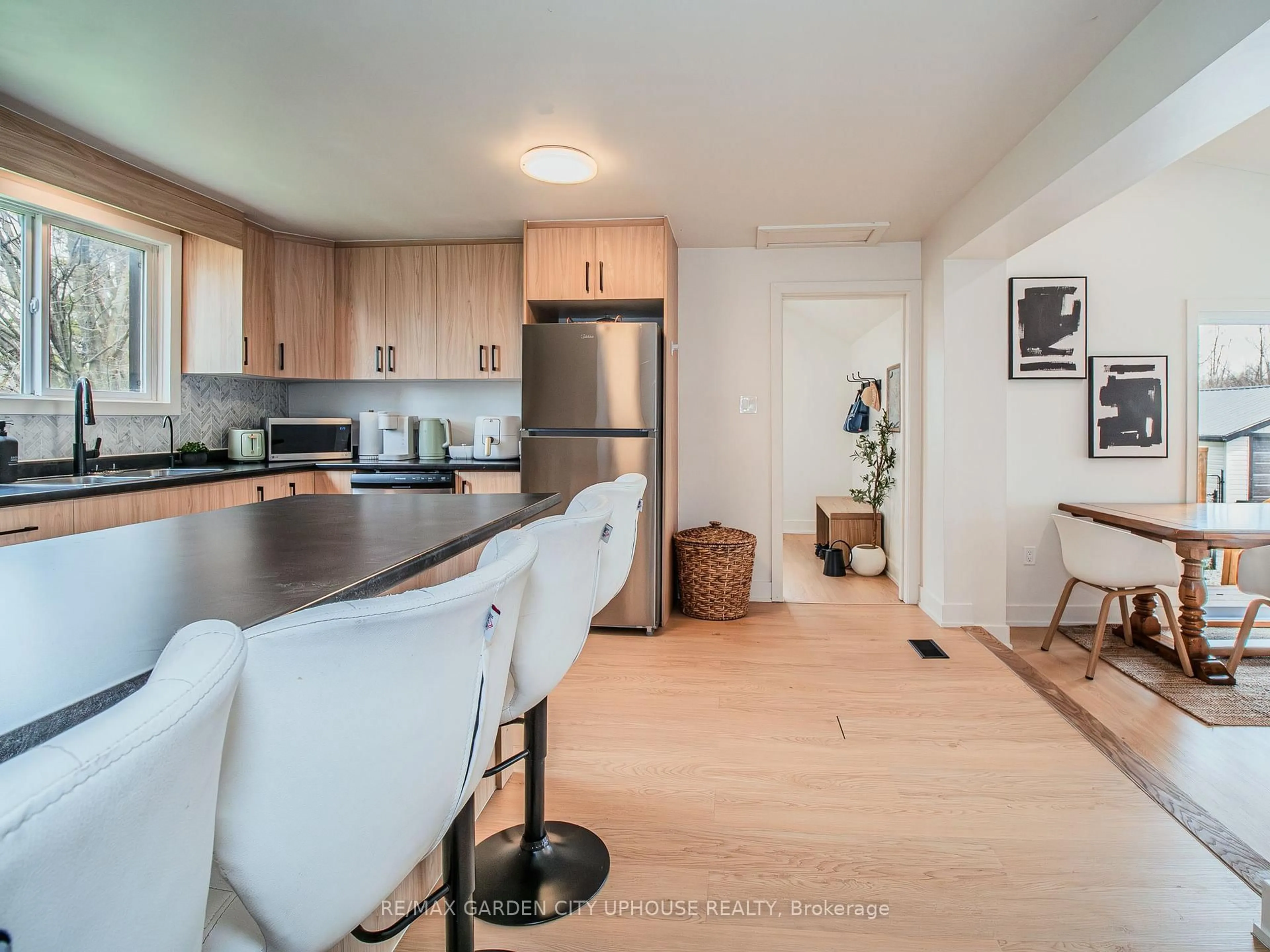 Open concept kitchen, wood/laminate floor for 9013 NETHERBY Rd, Niagara Falls Ontario L3B 5N7