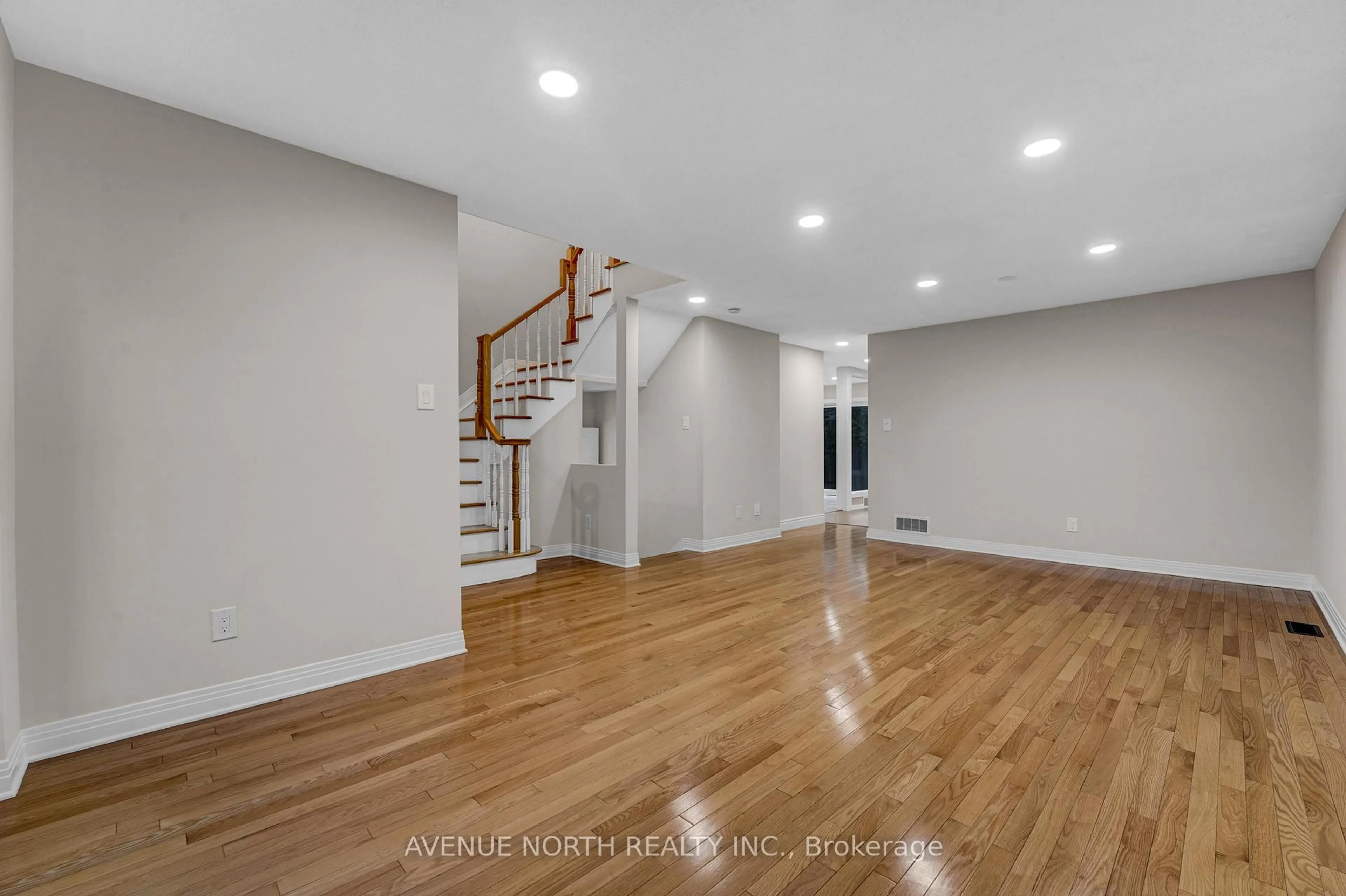 Unknown for 945 Cahill Dr, Ottawa Ontario K1V 2C3