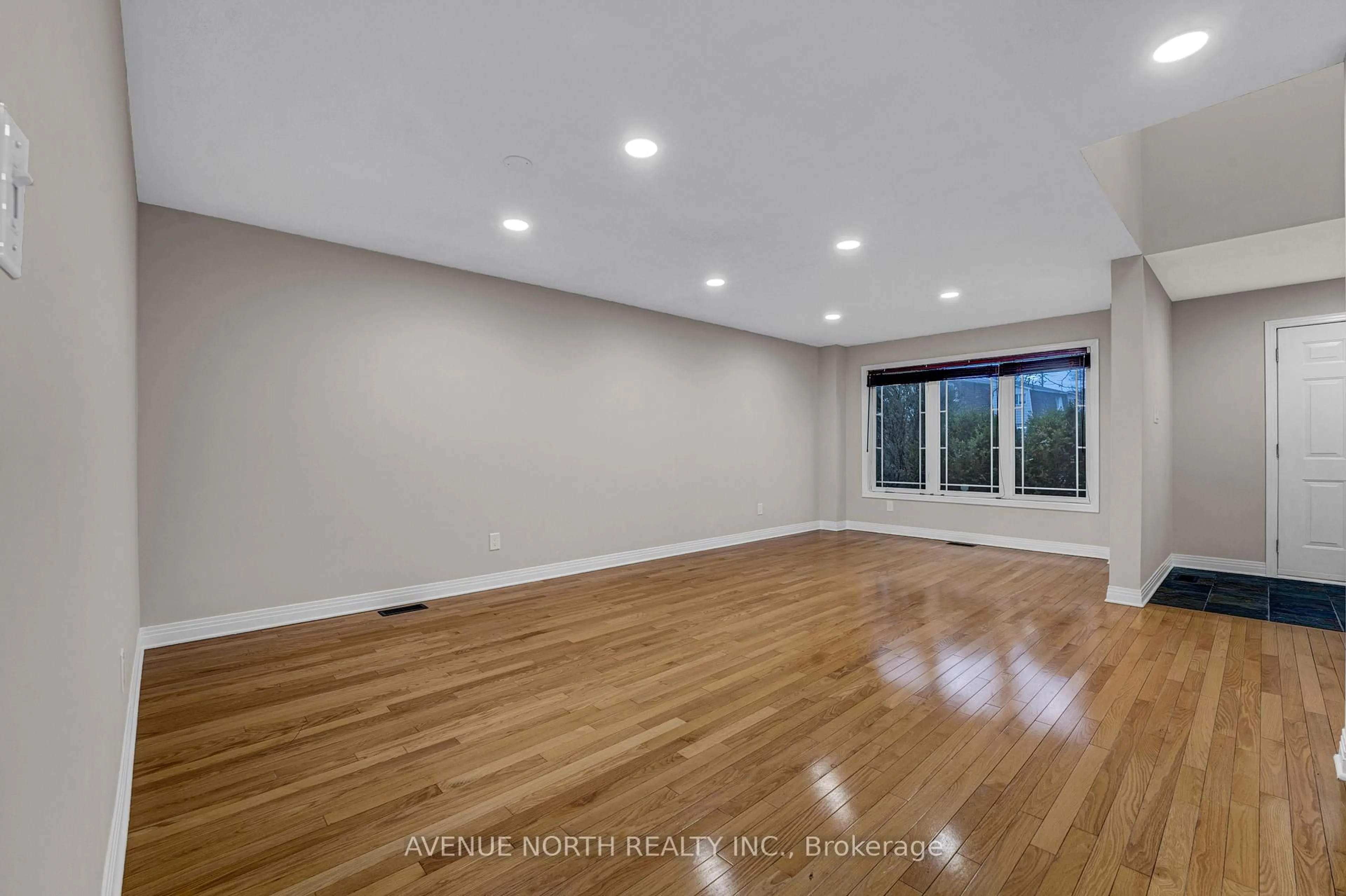 A pic of a room for 945 Cahill Dr, Ottawa Ontario K1V 2C3