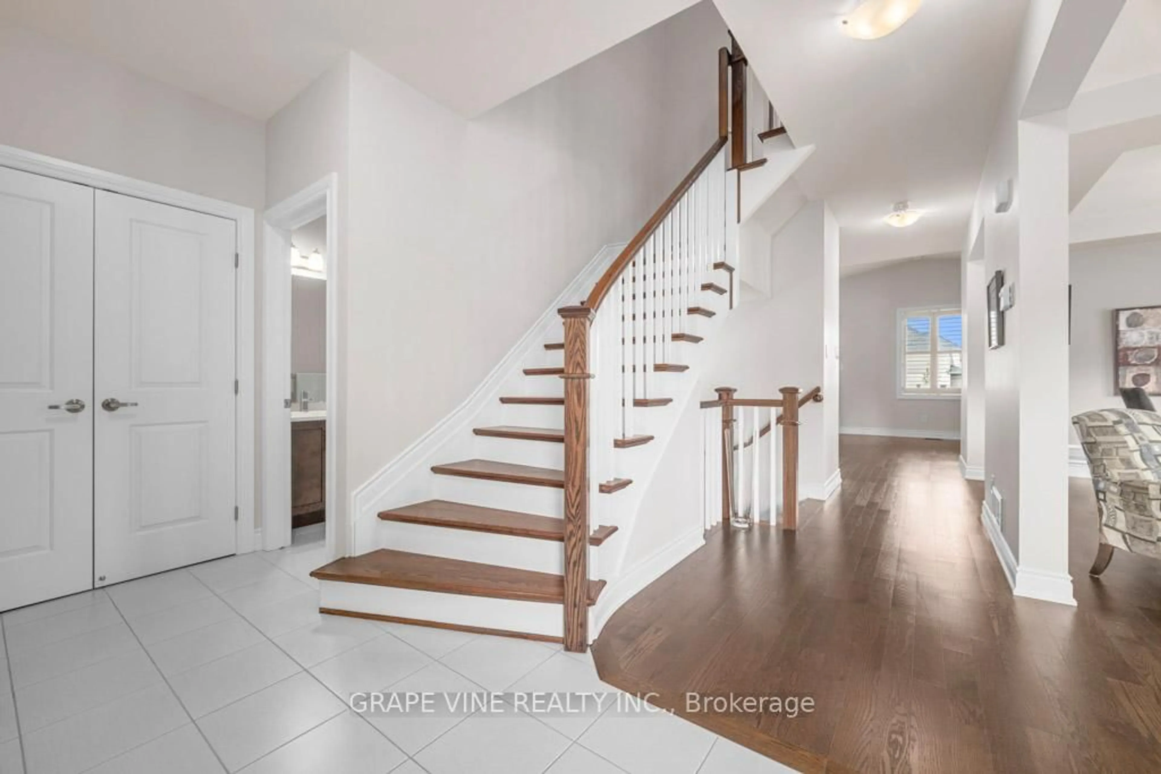 Stairs for 862 Oat Straw Way, Ottawa Ontario K1T 0M2