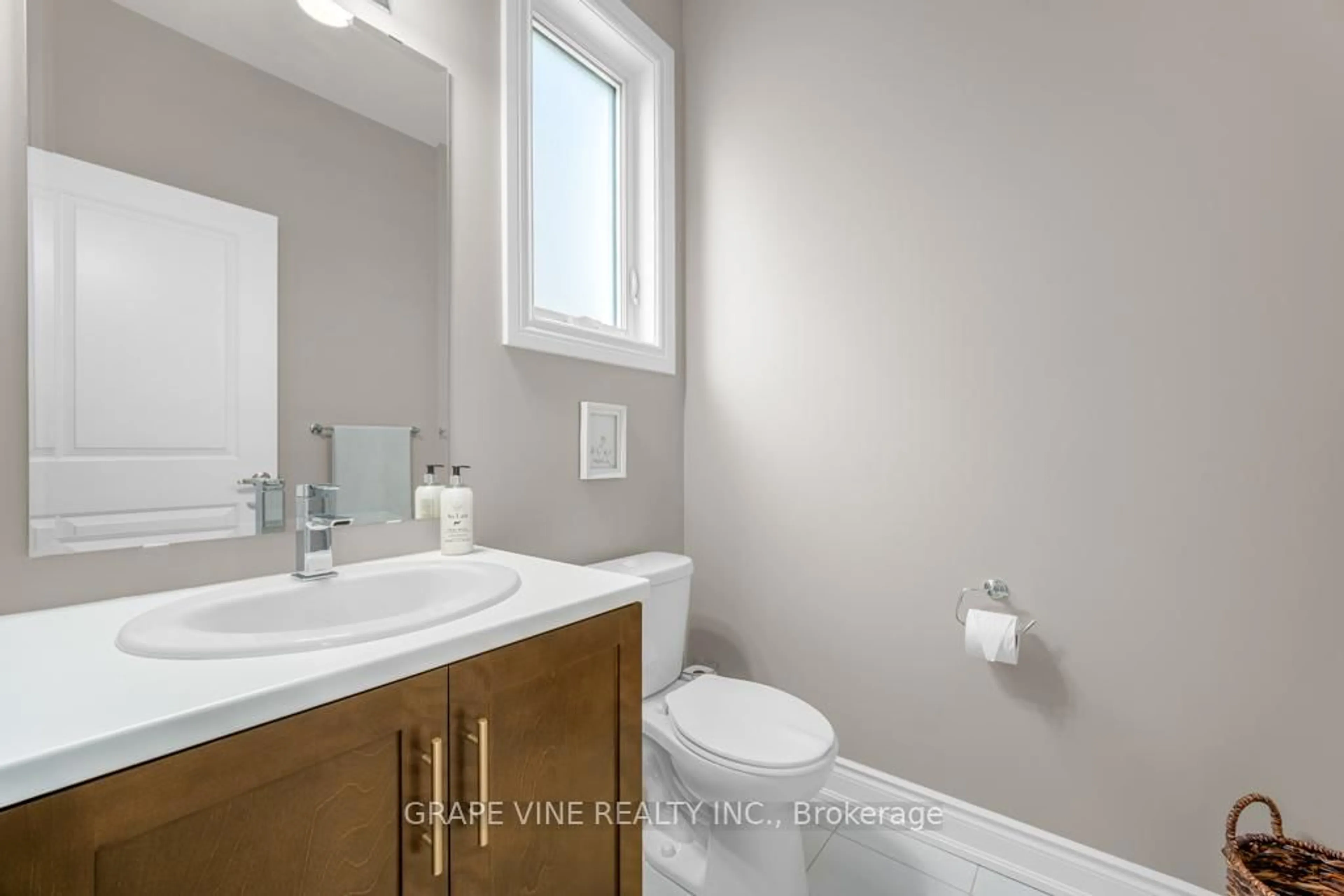Standard bathroom, unknown for 862 Oat Straw Way, Ottawa Ontario K1T 0M2