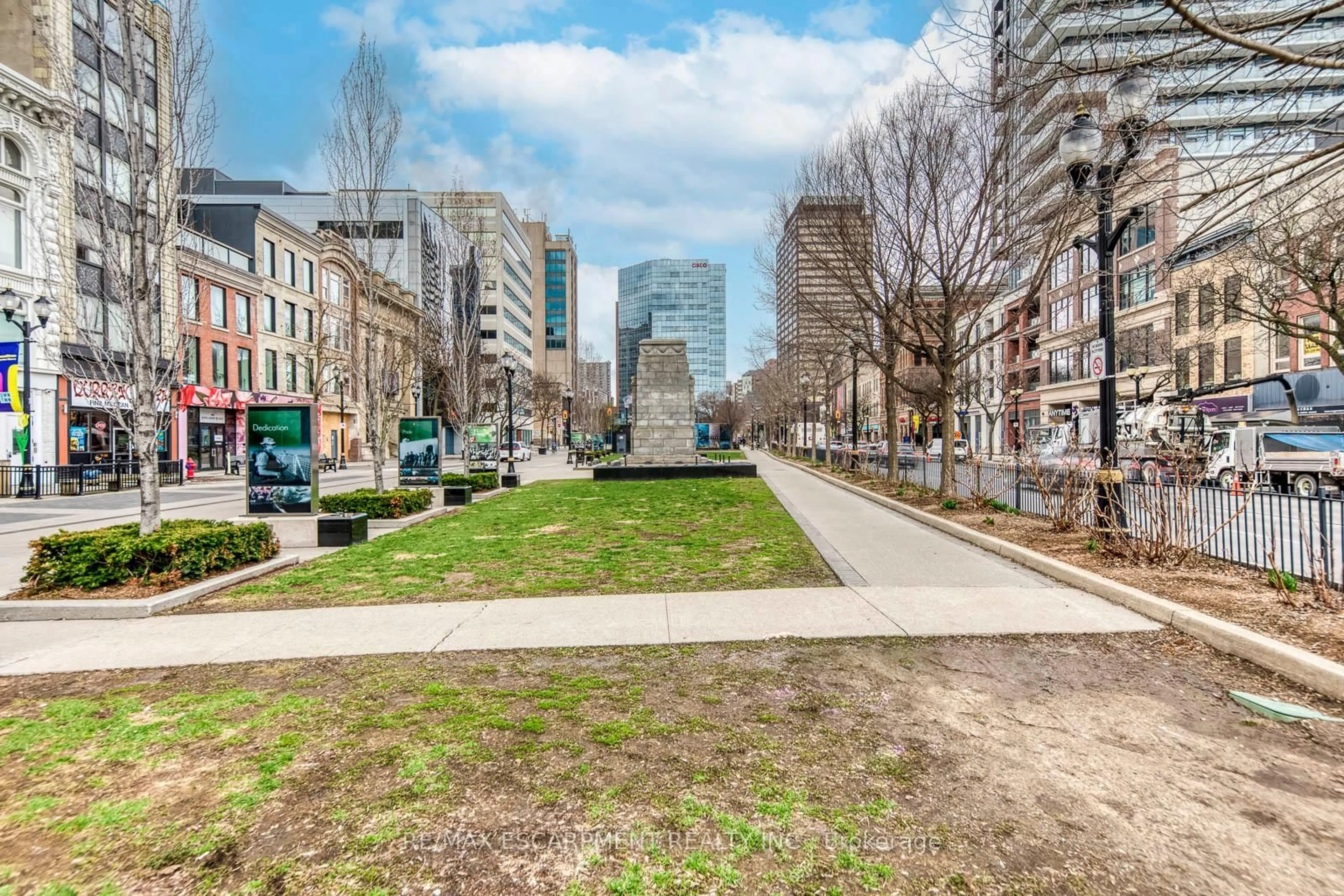 Patio, street for 112 King St #905, Hamilton Ontario L8N 1A8