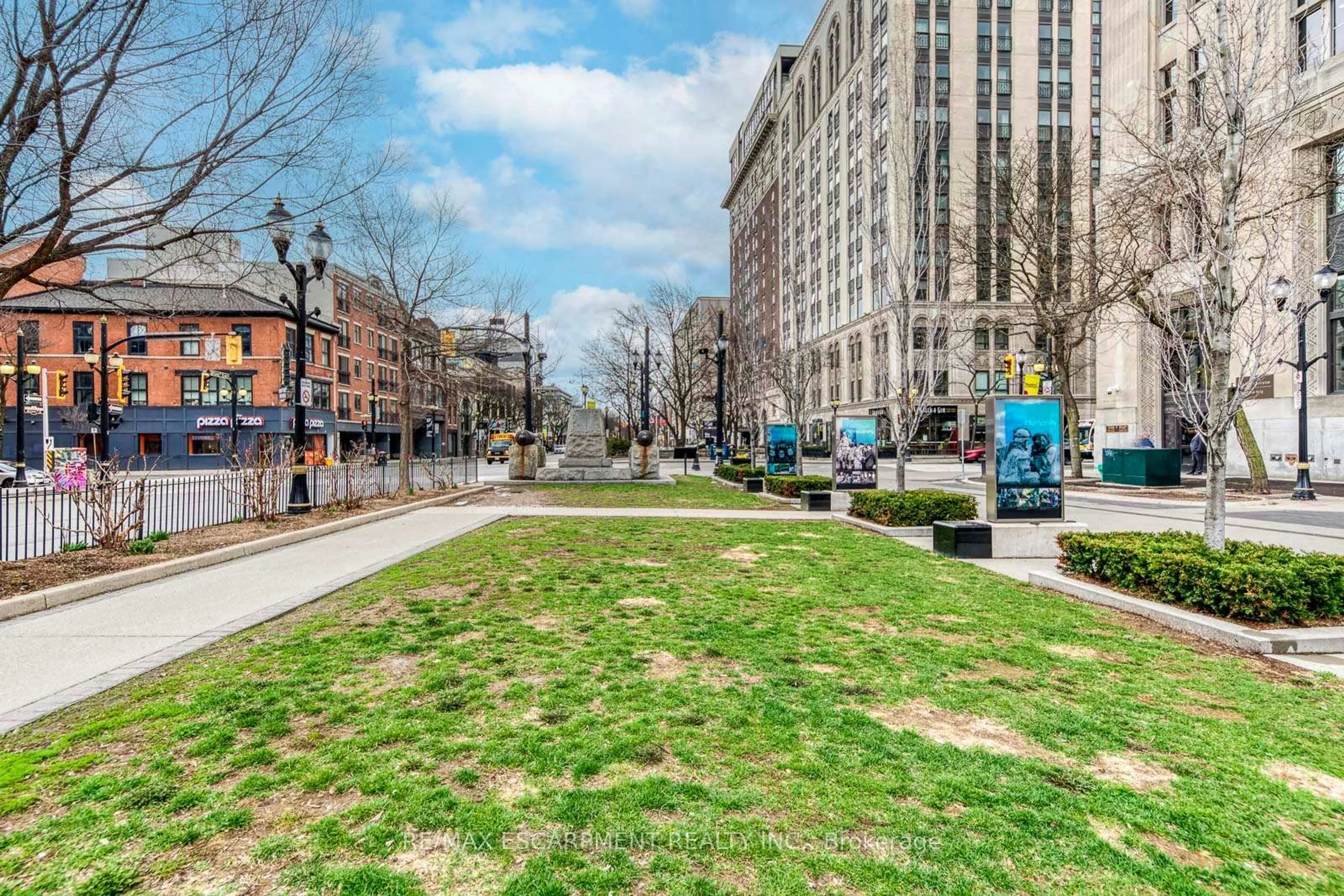 Patio, street for 112 King St #905, Hamilton Ontario L8N 1A8