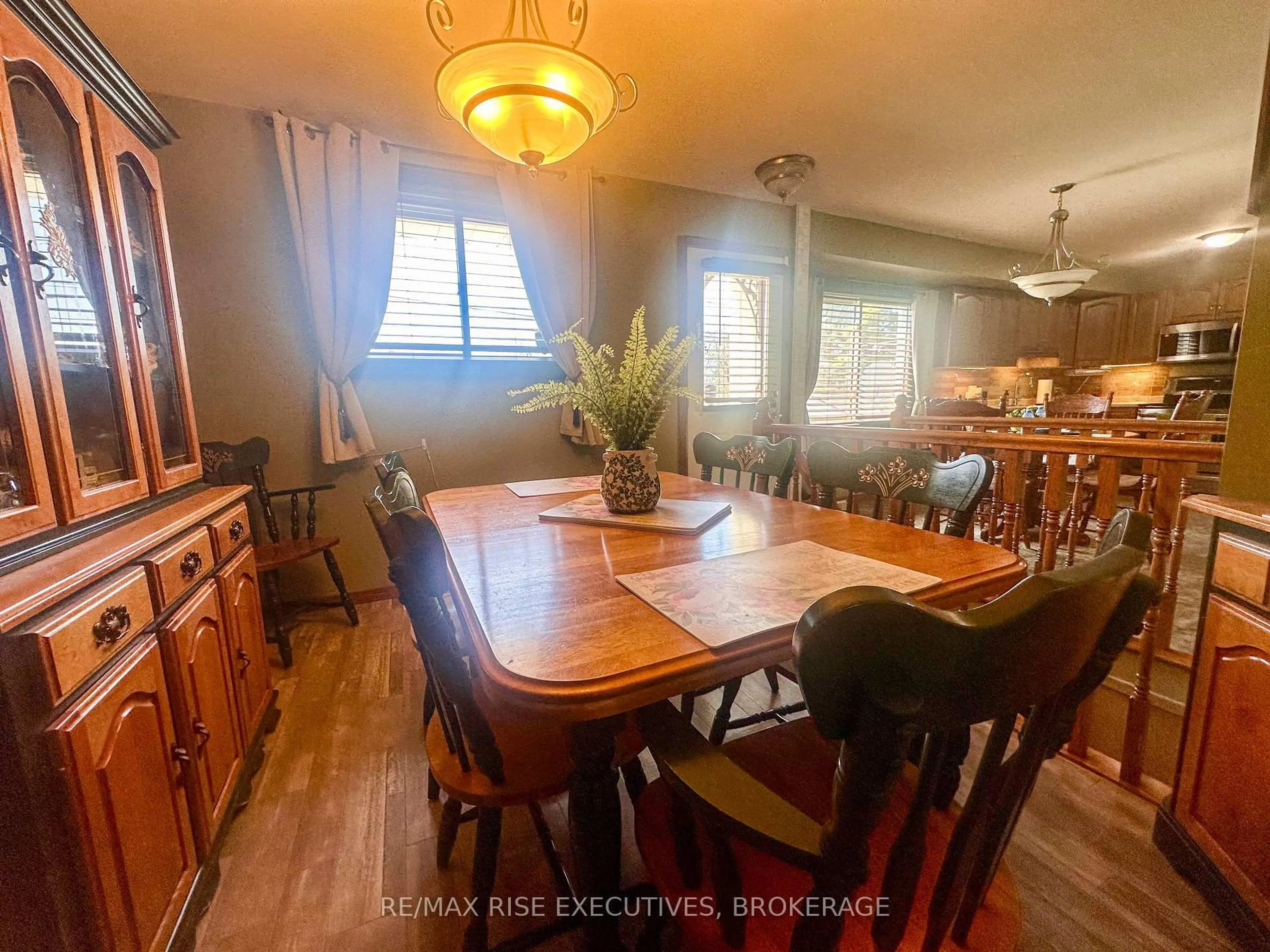 Dining room, wood/laminate floor for 214 Amherst Dr, Loyalist Ontario K7N 1T4