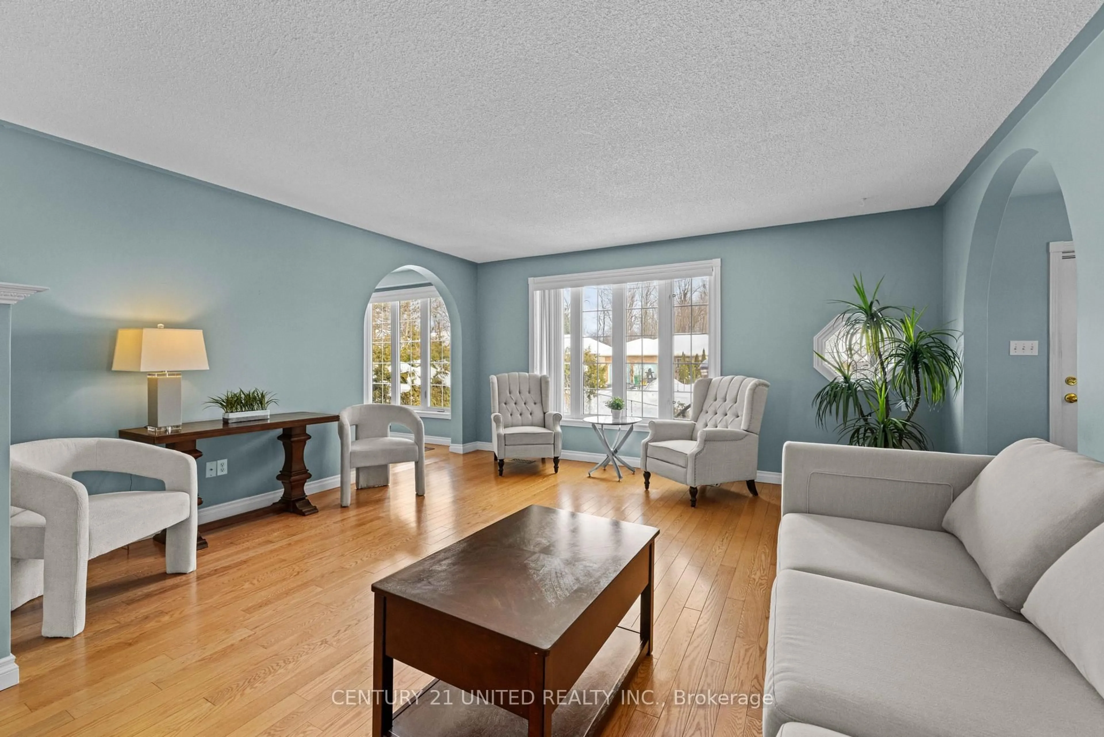 Living room with furniture, unknown for 640 Brealey Dr, Peterborough Ontario K9K 2M7