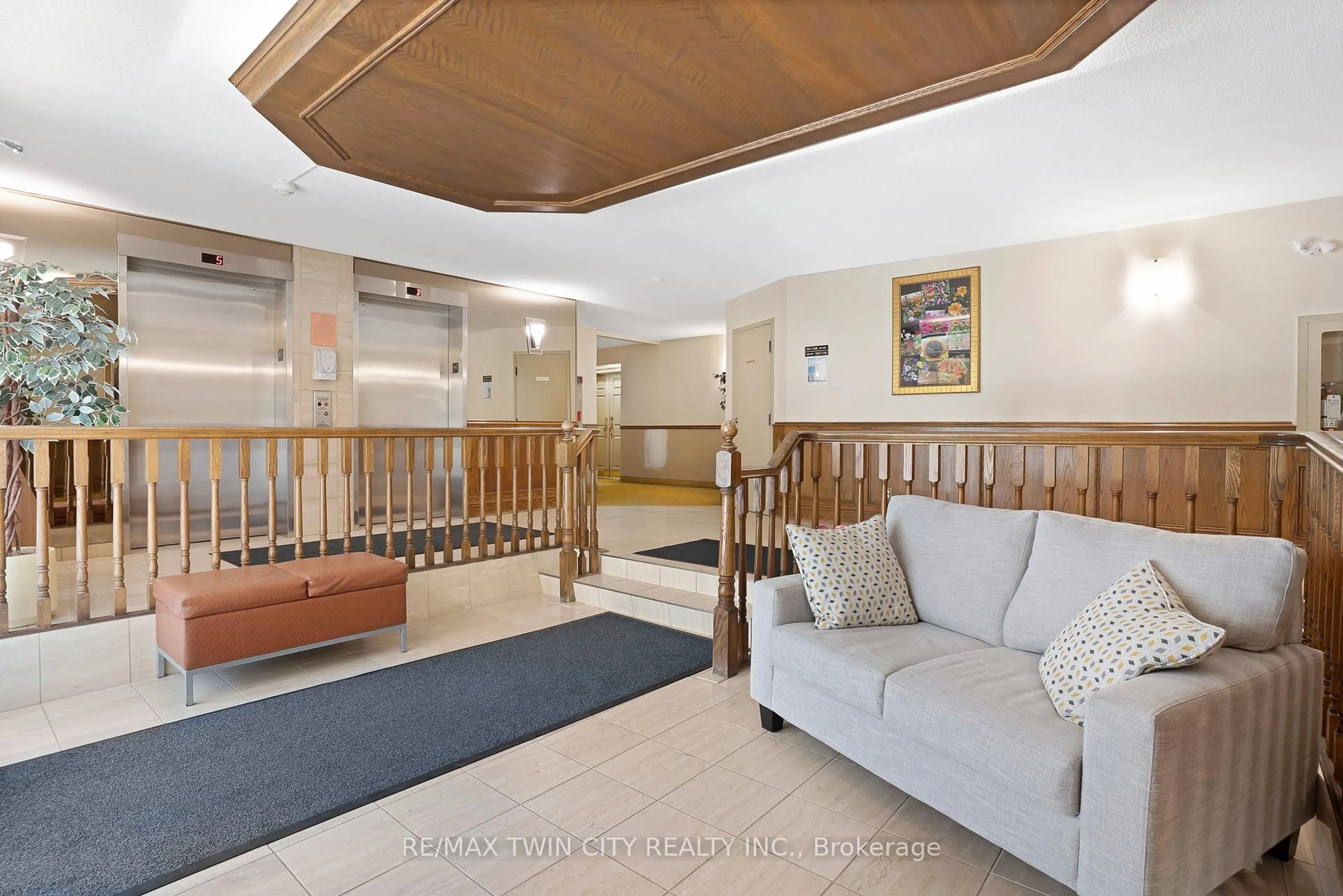 Lobby for 3267 King St #505, Kitchener Ontario N2A 4A4