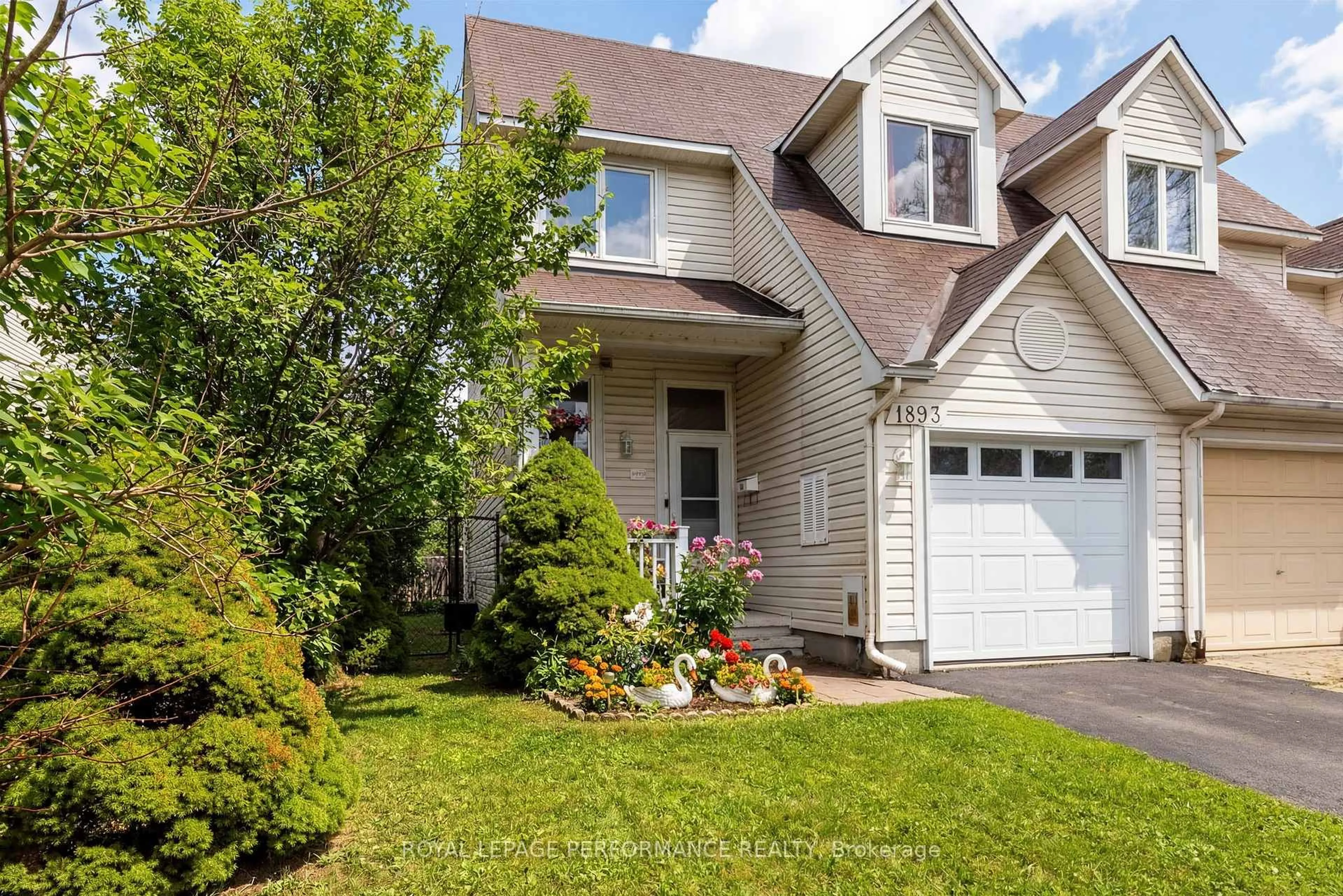 Home with vinyl exterior material, street for 1893 Hennessy Cres, Ottawa Ontario K4A 3X8