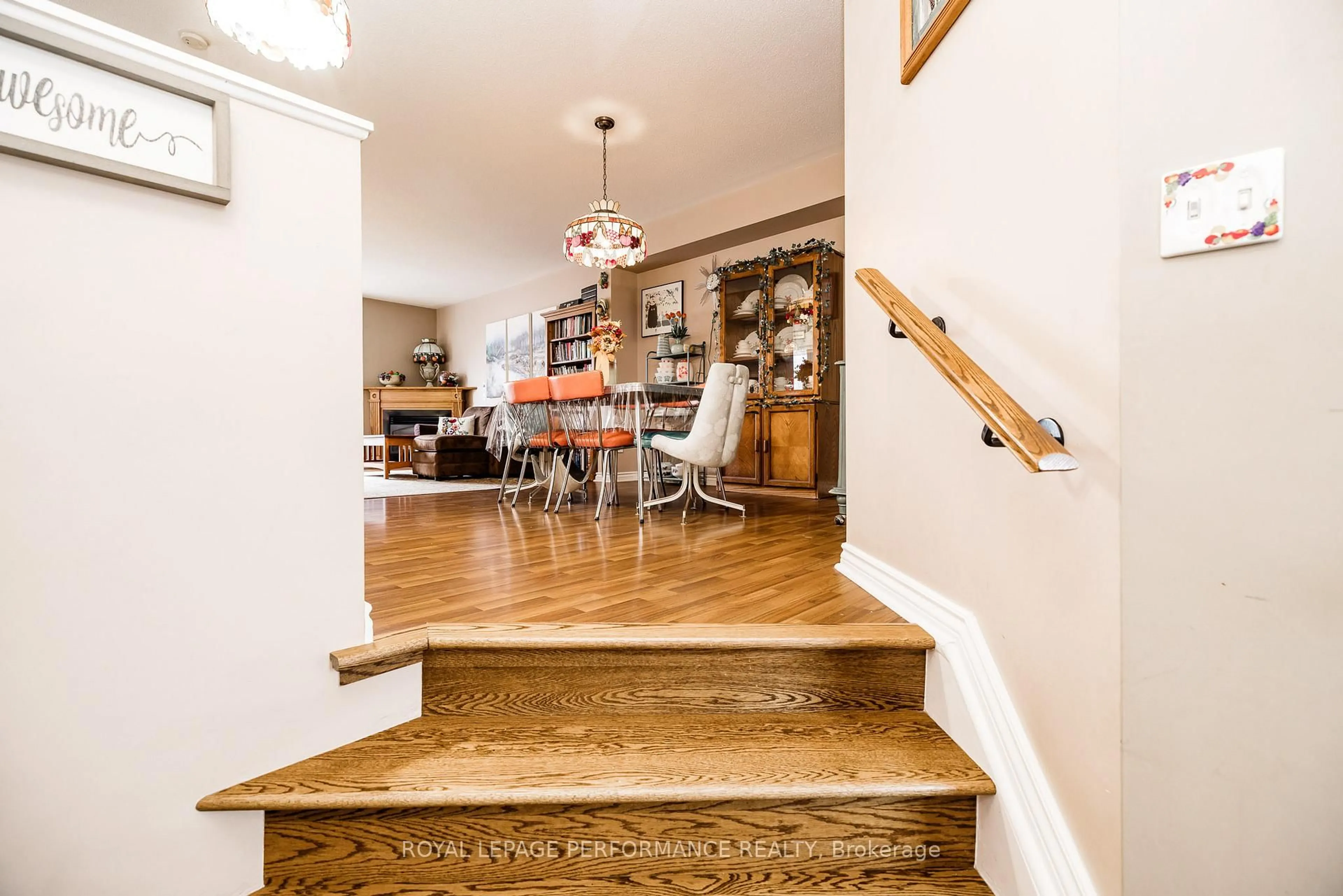 Unknown for 1893 Hennessy Cres, Ottawa Ontario K4A 3X8