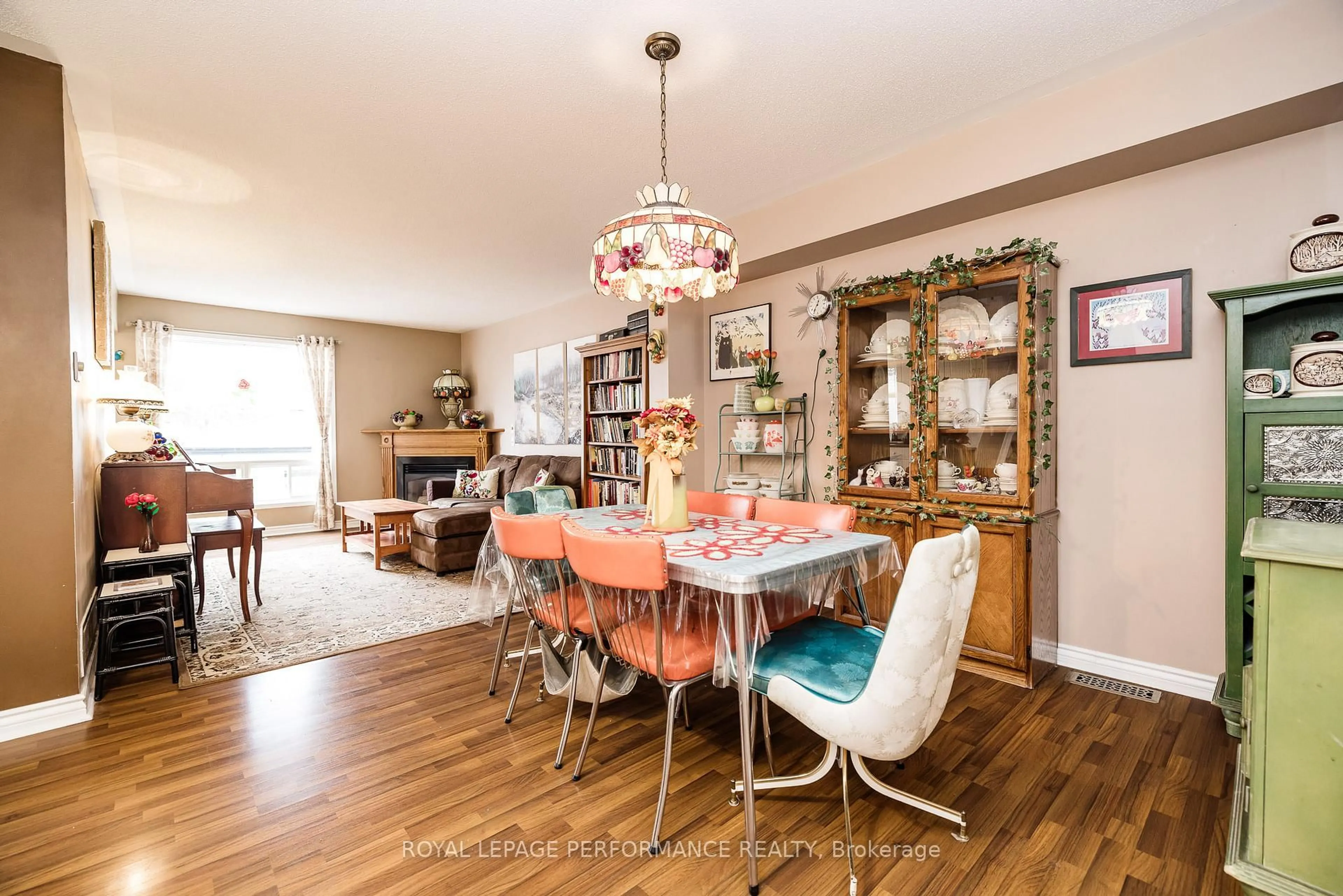 Dining room, wood/laminate floor for 1893 Hennessy Cres, Ottawa Ontario K4A 3X8