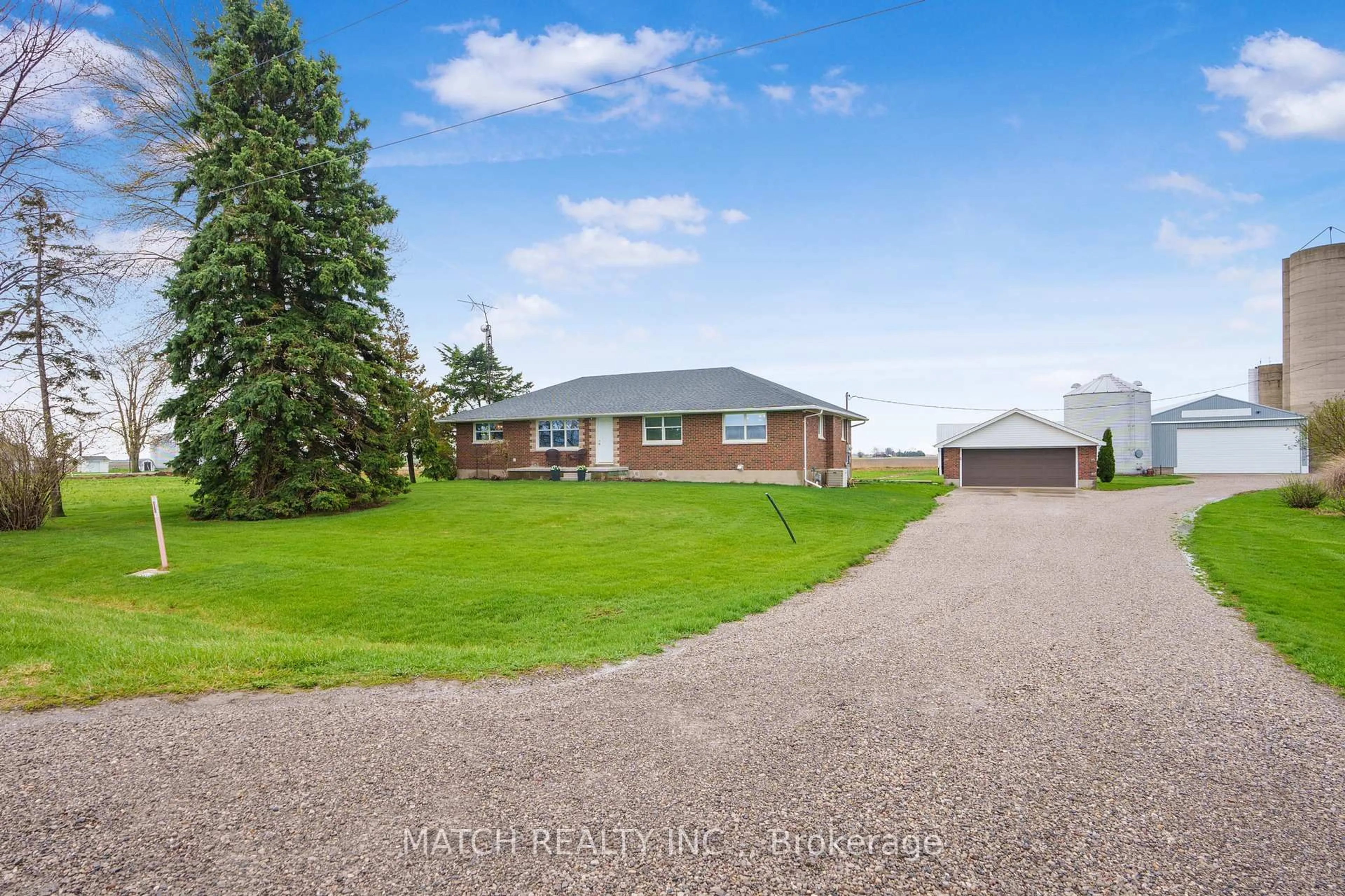 A pic from outside/outdoor area/front of a property/back of a property/a pic from drone, street for 27156 ST.CLAIR Rd, Chatham-Kent Ontario N8A 4L3