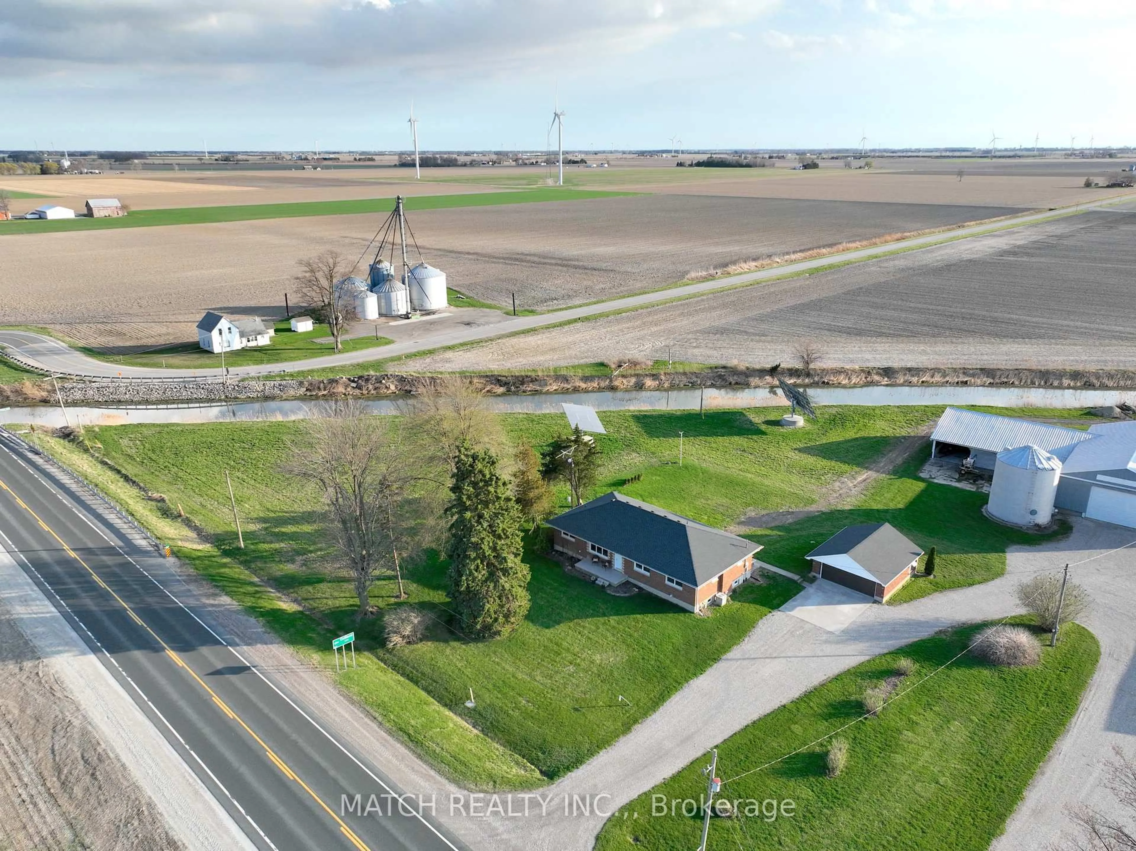 A pic from outside/outdoor area/front of a property/back of a property/a pic from drone, street for 27156 ST.CLAIR Rd, Chatham-Kent Ontario N8A 4L3
