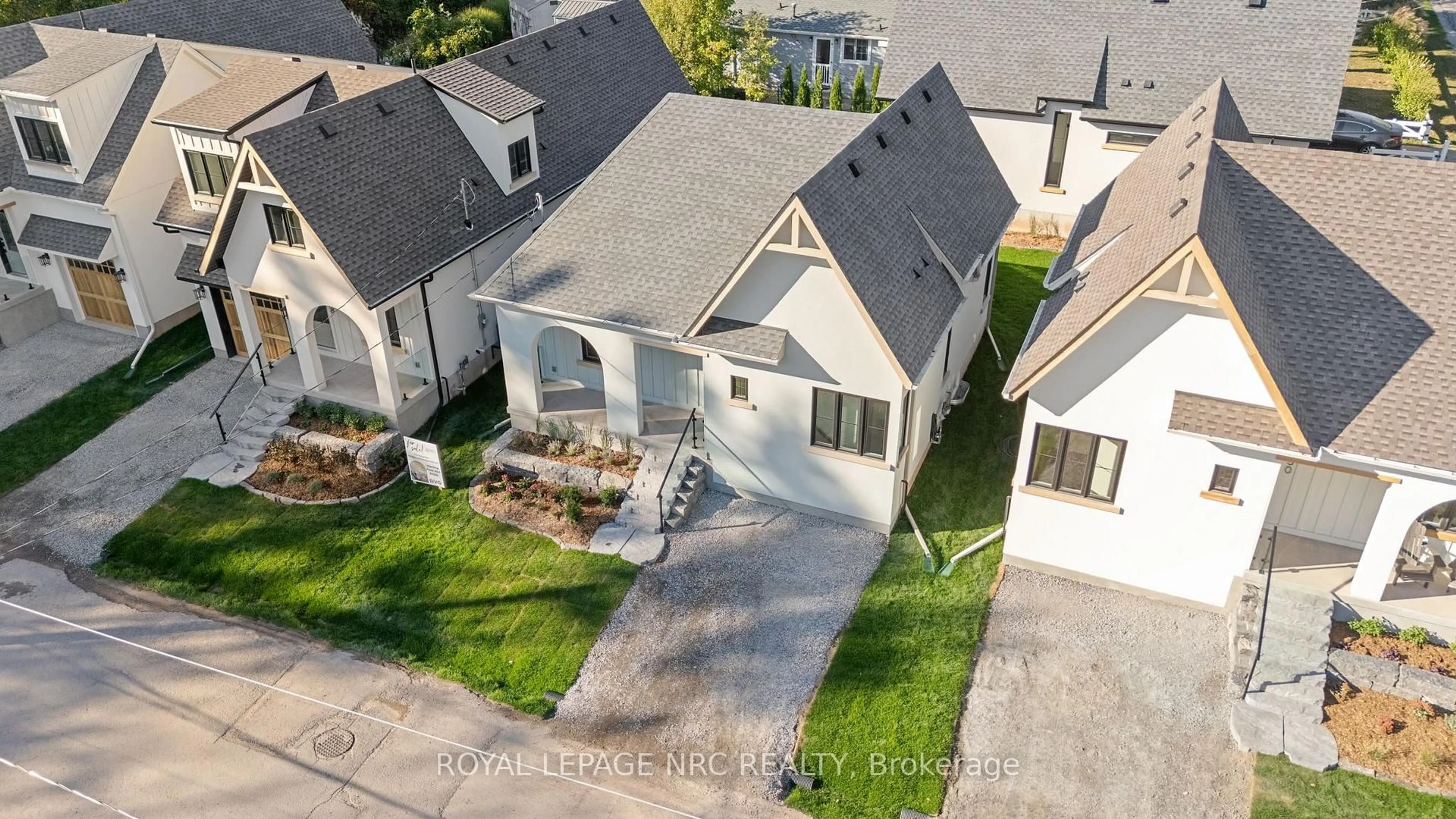 A pic from outside/outdoor area/front of a property/back of a property/a pic from drone, street for 4054 Glenspring Rd, Fort Erie Ontario L0S 1B0