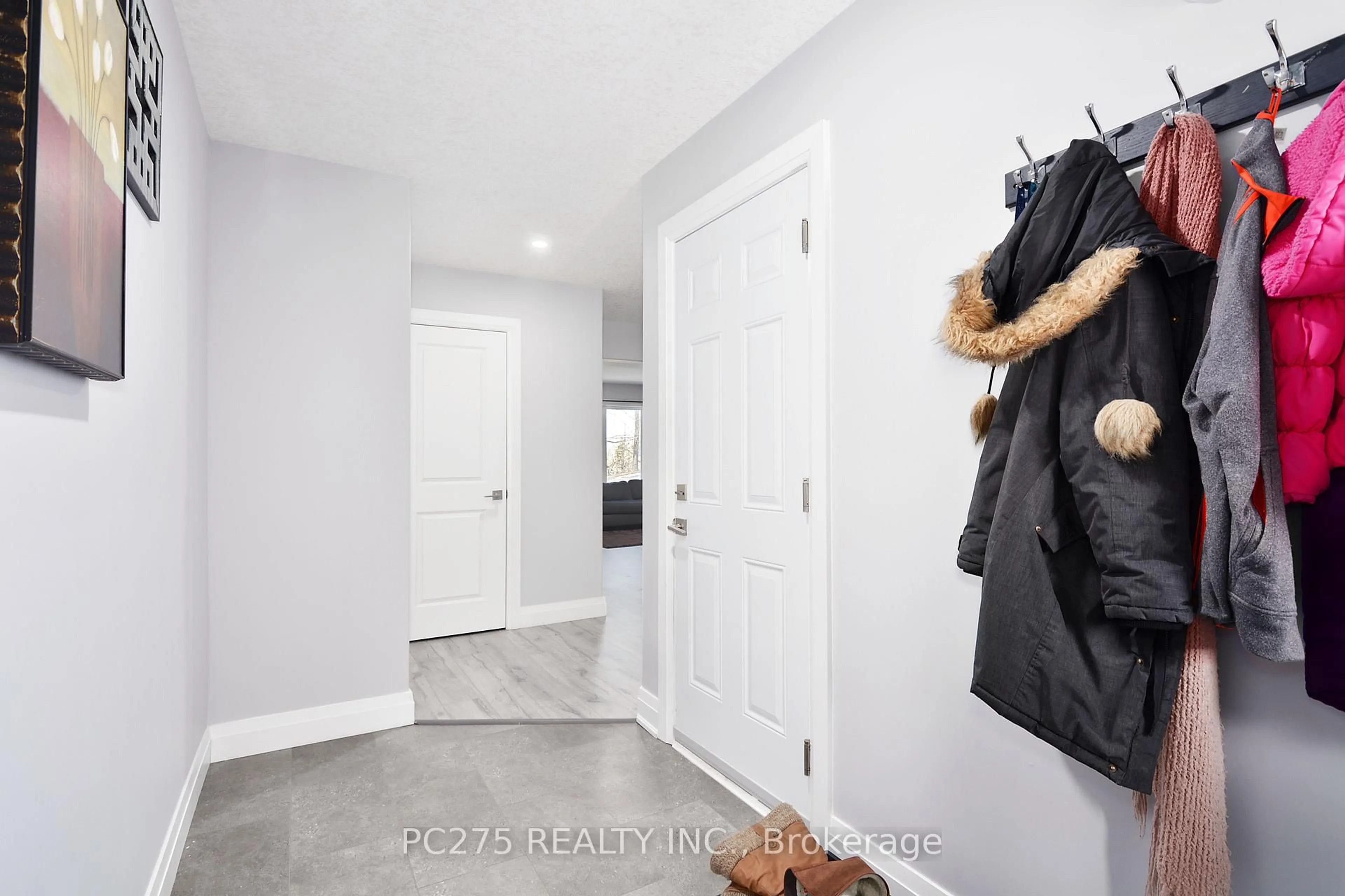 Indoor entryway for 61 Vienna Rd #25, Tillsonburg Ontario N4G 3C6