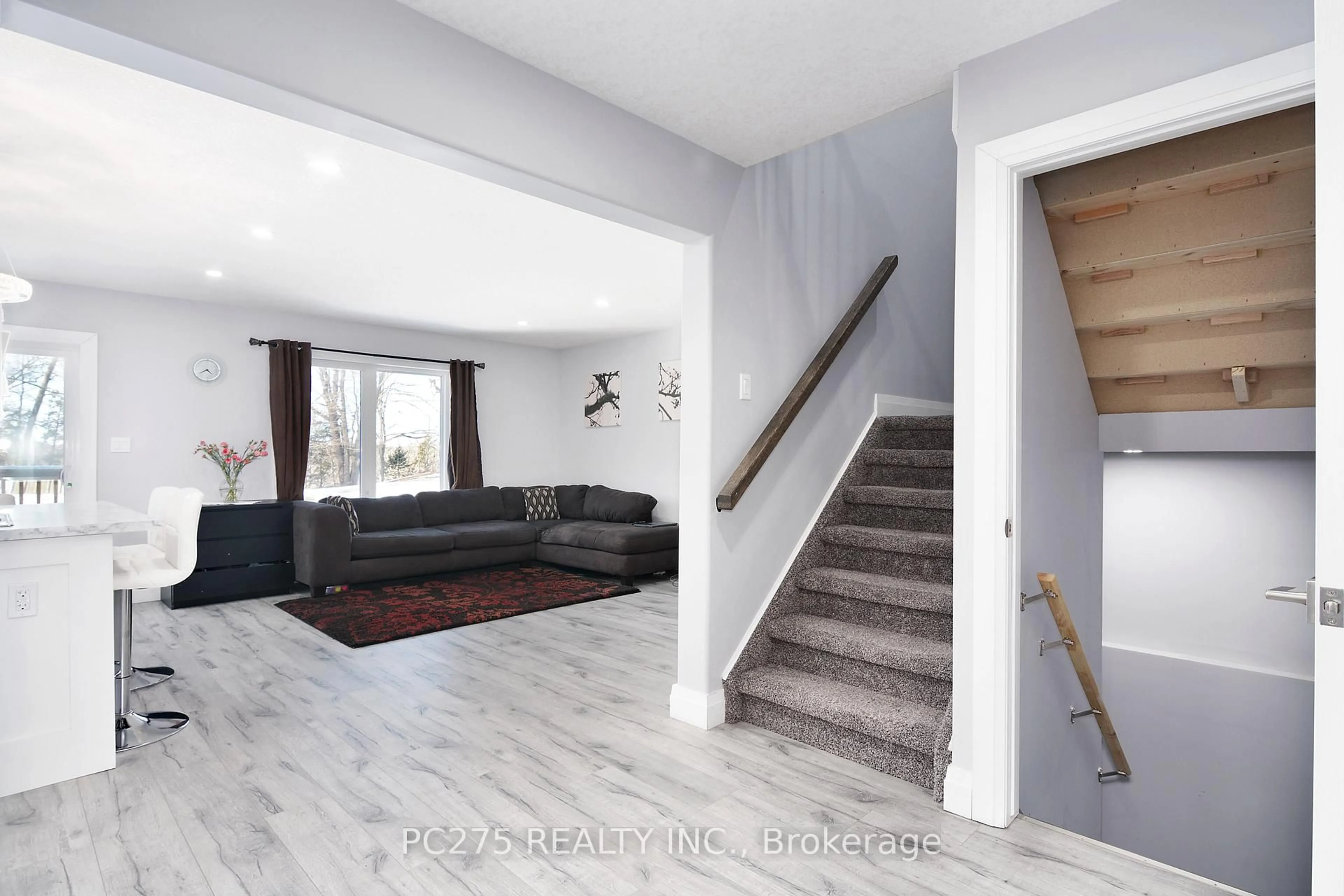 Indoor foyer for 61 Vienna Rd #25, Tillsonburg Ontario N4G 3C6