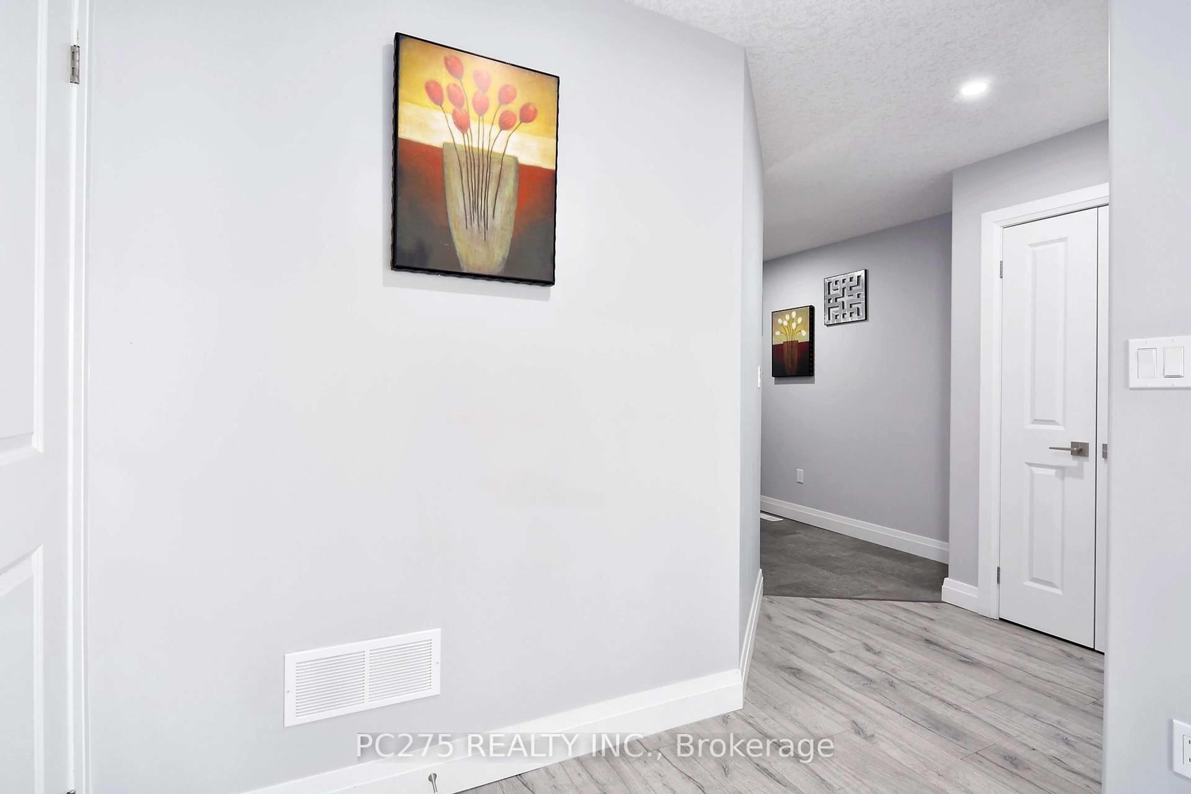 Indoor entryway for 61 Vienna Rd #25, Tillsonburg Ontario N4G 3C6