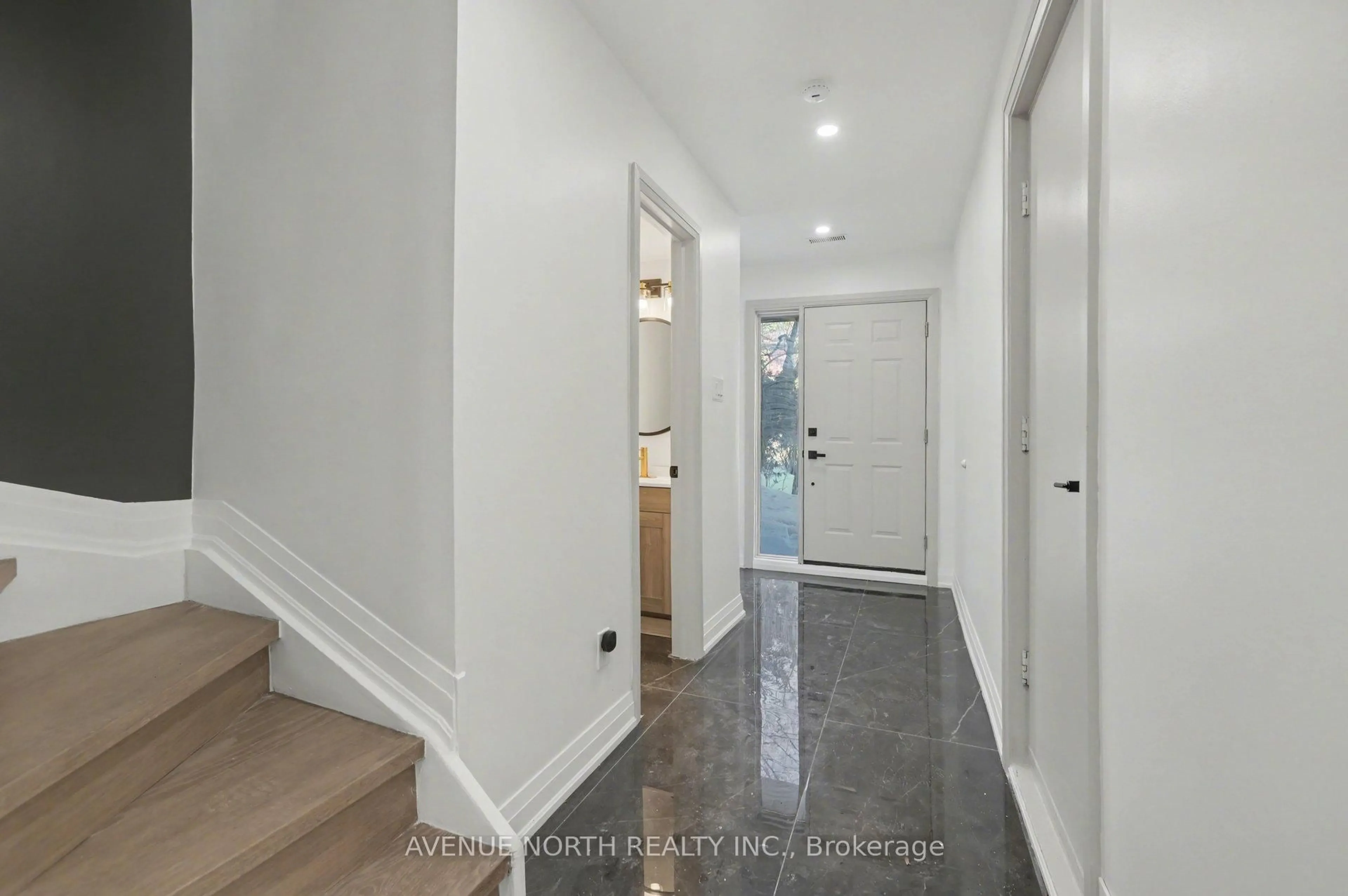 Indoor entryway for 4 Marielle Crt, Ottawa Ontario K2B 8P4