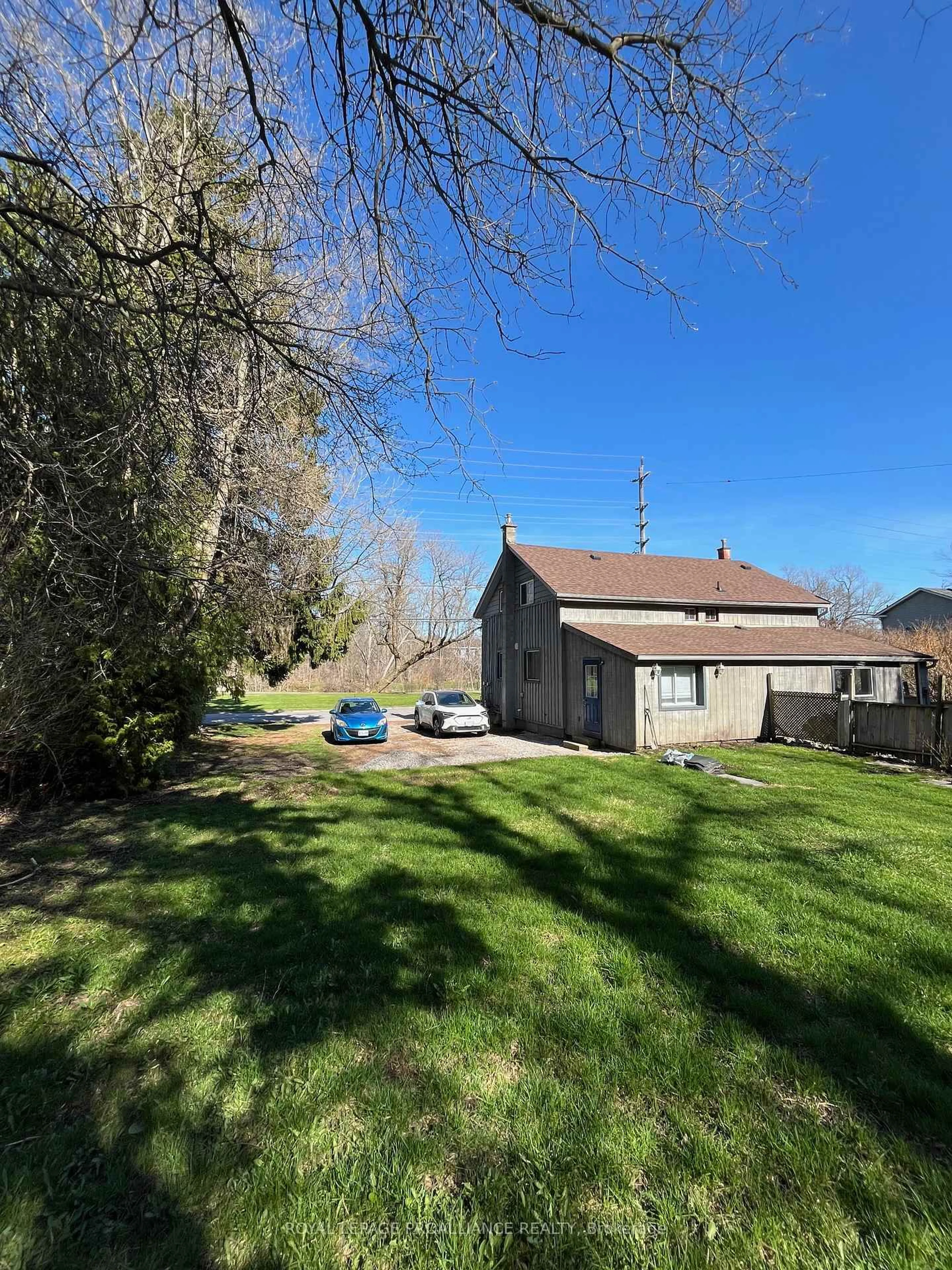 A pic from outside/outdoor area/front of a property/back of a property/a pic from drone, unknown for 90-92 Cavan St, Port Hope Ontario L1A 3B7