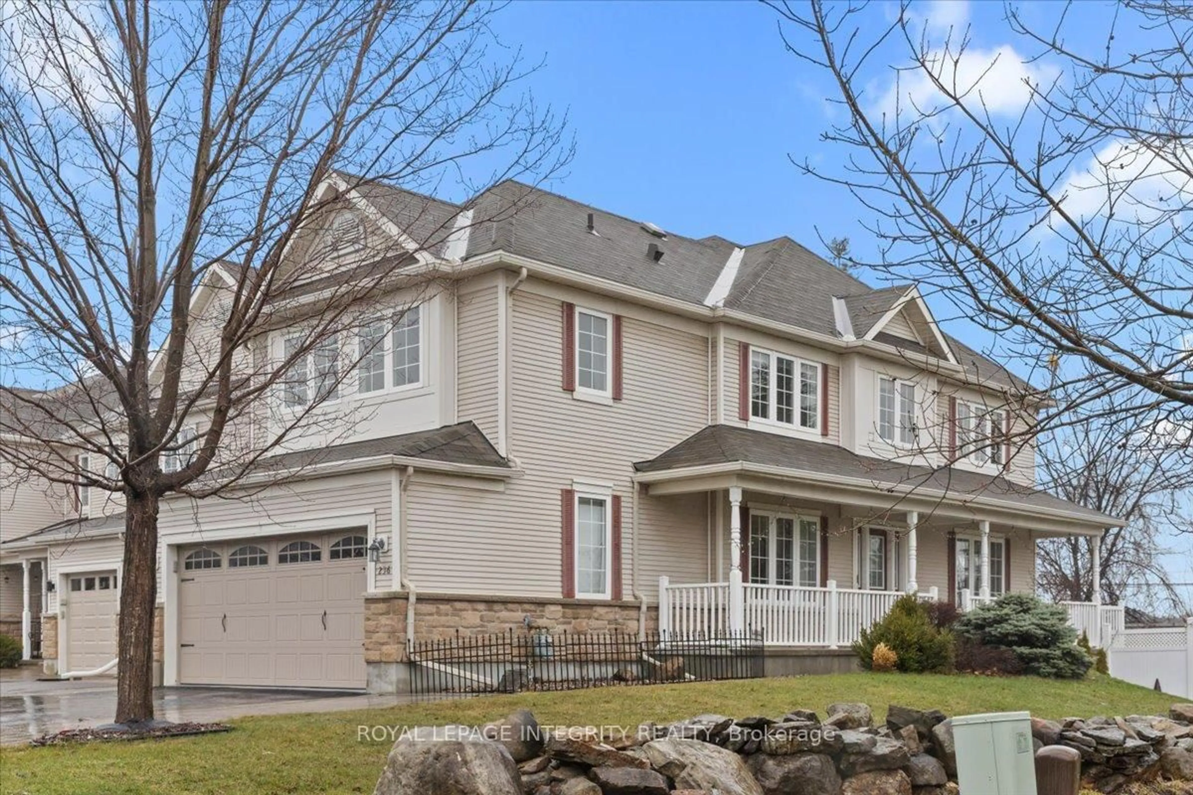 Home with vinyl exterior material, street for 236 Wabiskaw Private, Ottawa Ontario K2J 0E5