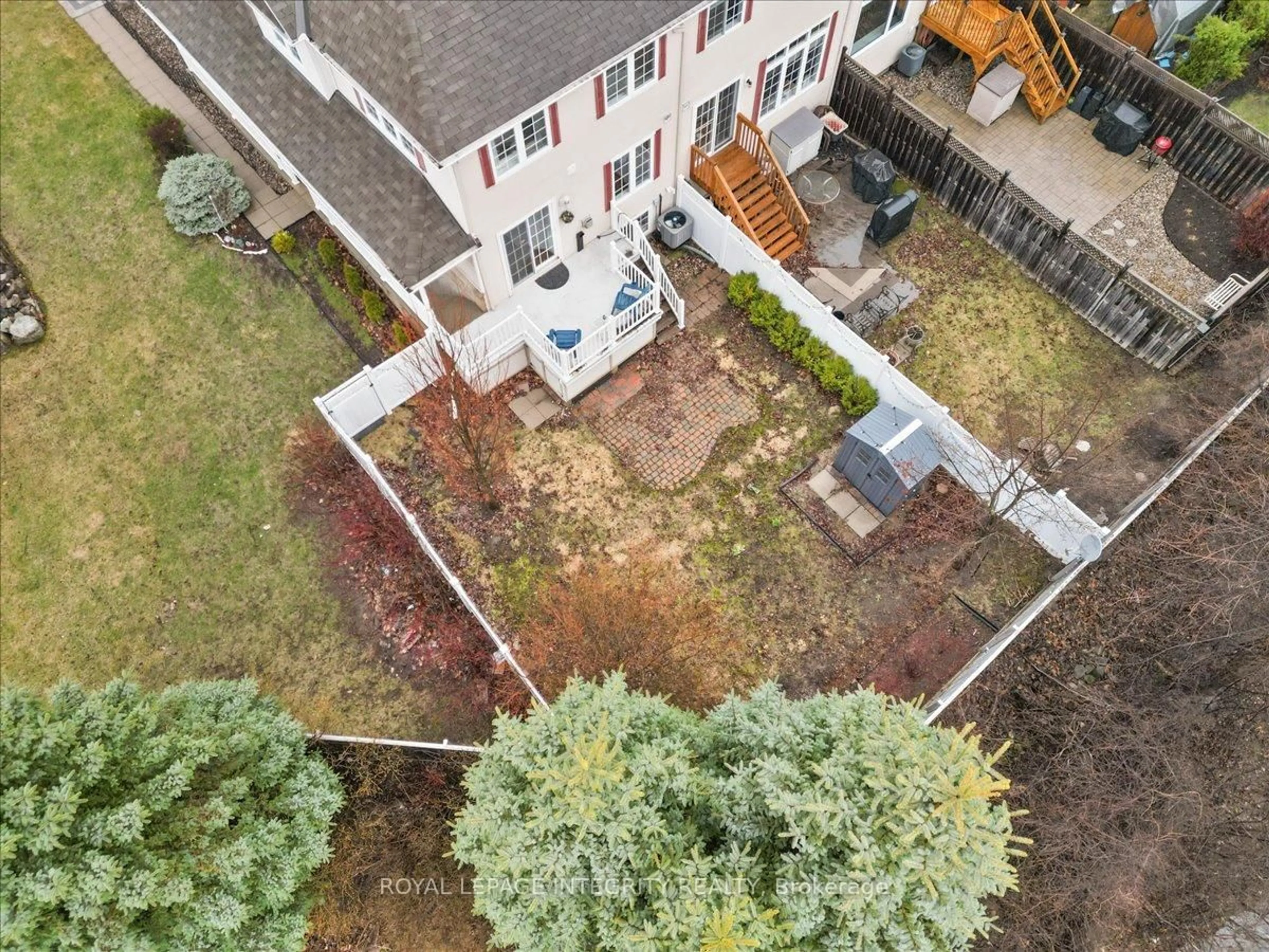 A pic from outside/outdoor area/front of a property/back of a property/a pic from drone, unknown for 236 Wabiskaw Private, Ottawa Ontario K2J 0E5
