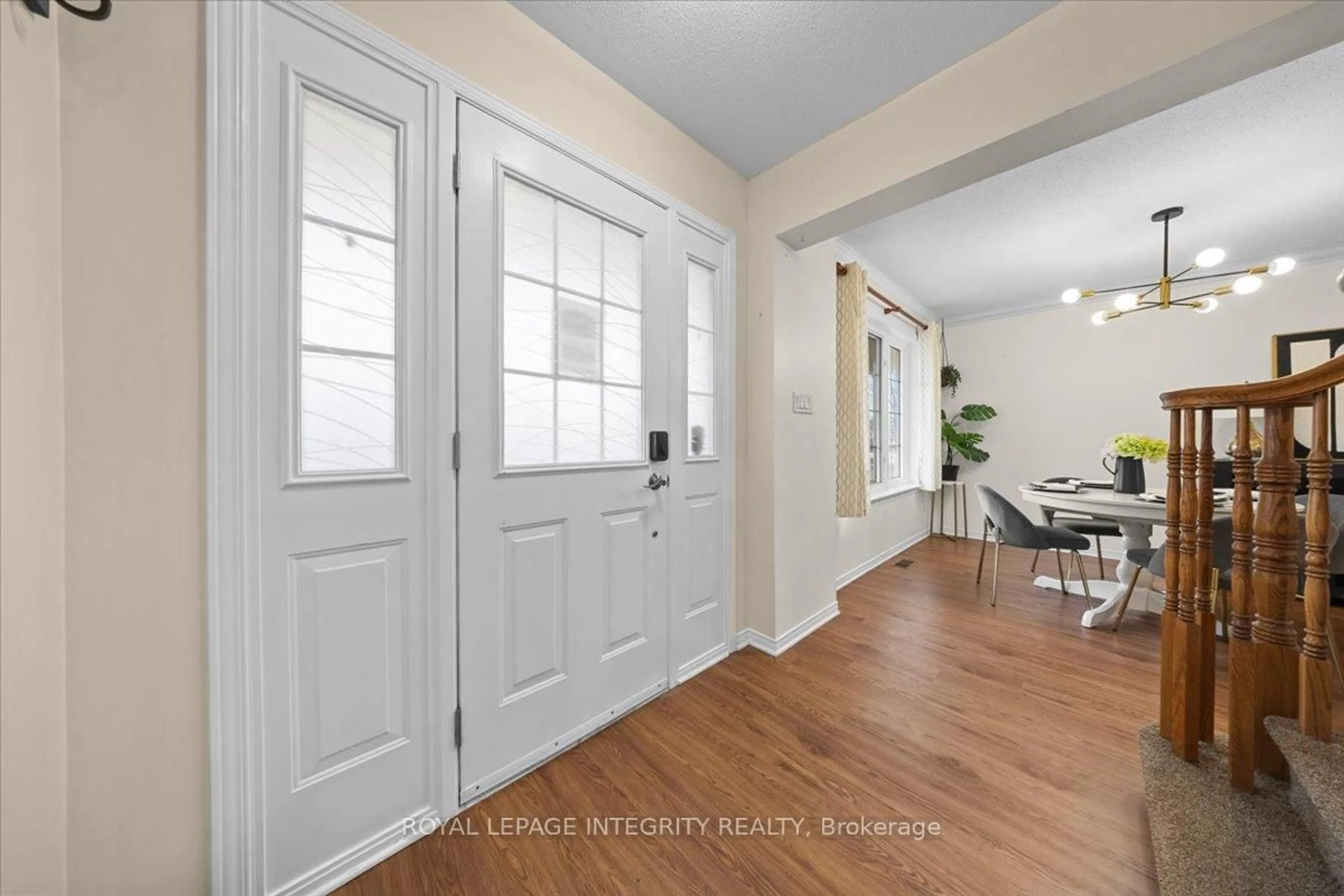 Indoor entryway for 236 Wabiskaw Private, Ottawa Ontario K2J 0E5