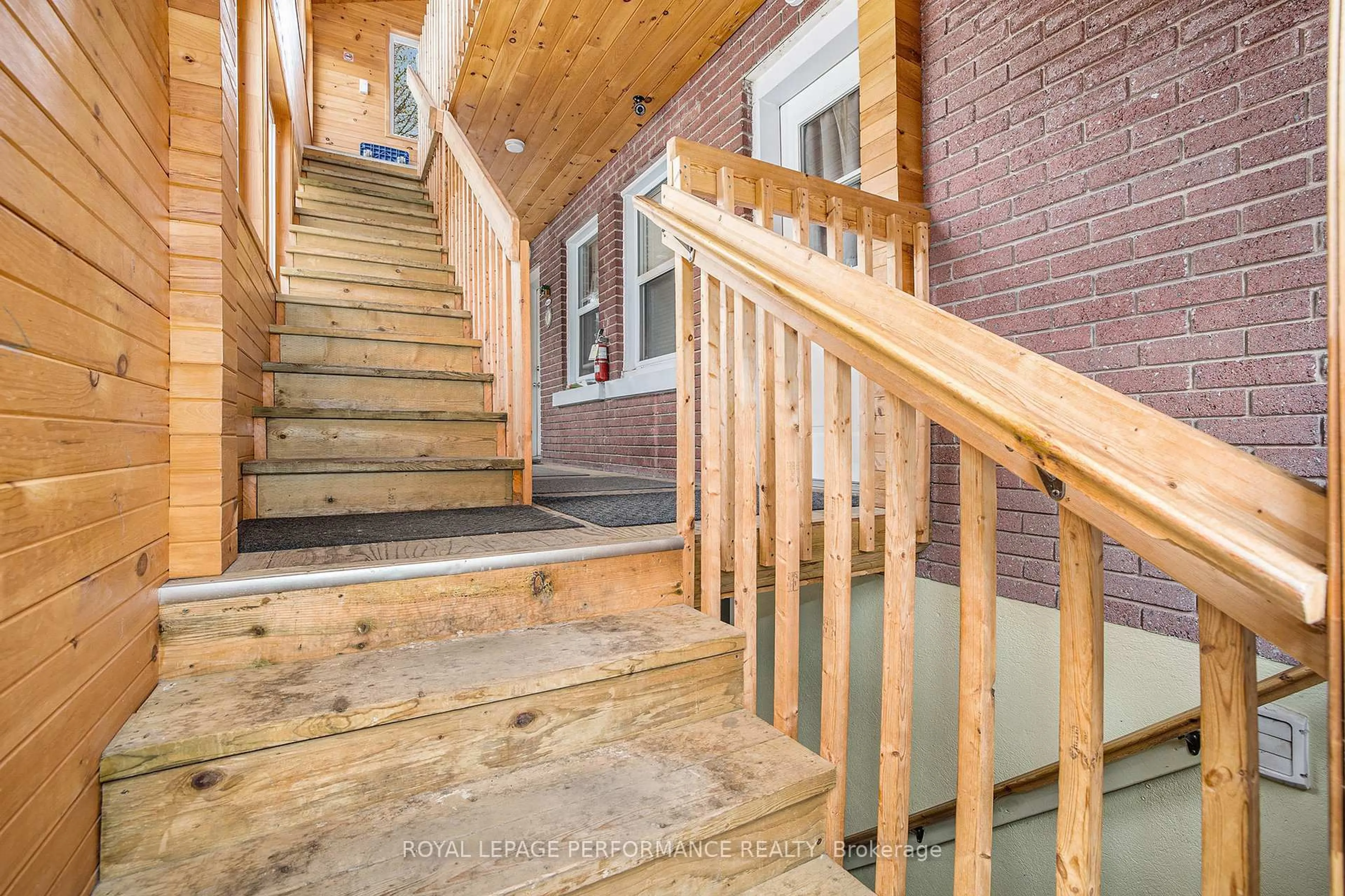 Stairs for 327-329 Shakespeare St, Ottawa Ontario K1L 5M1
