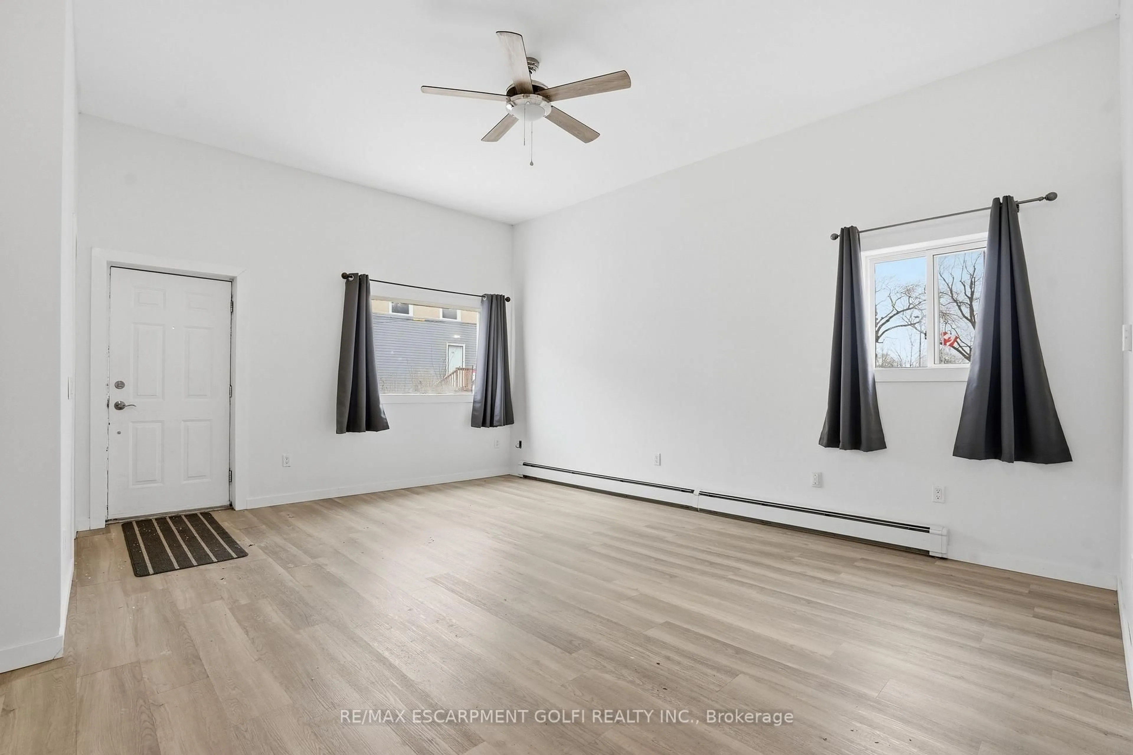 A pic of a room for 14 Avenue Pl, Welland Ontario L3B 4B1