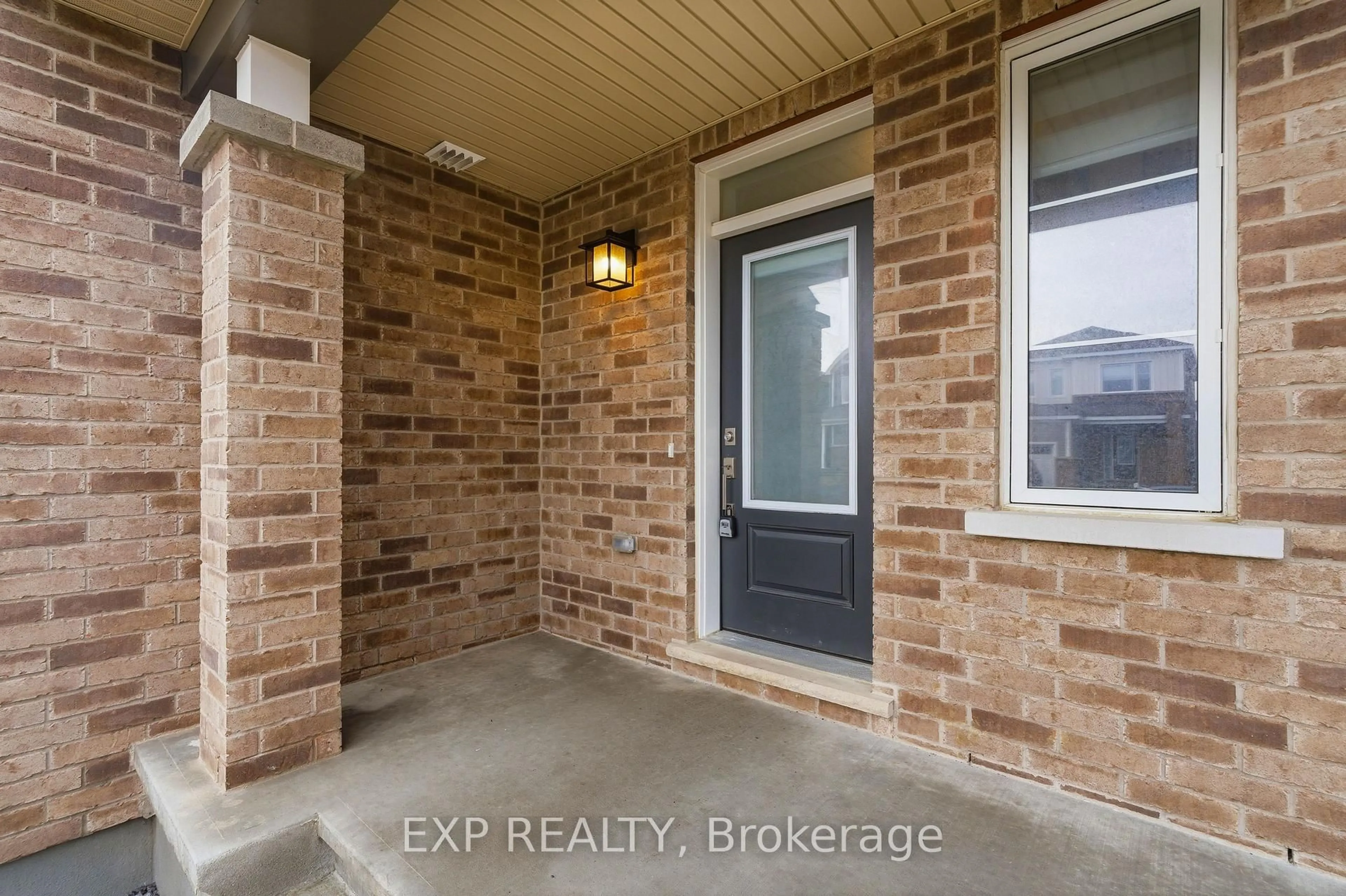 Indoor entryway for 658 TERRIER Circ, Richmond Ontario K0A 2Z0