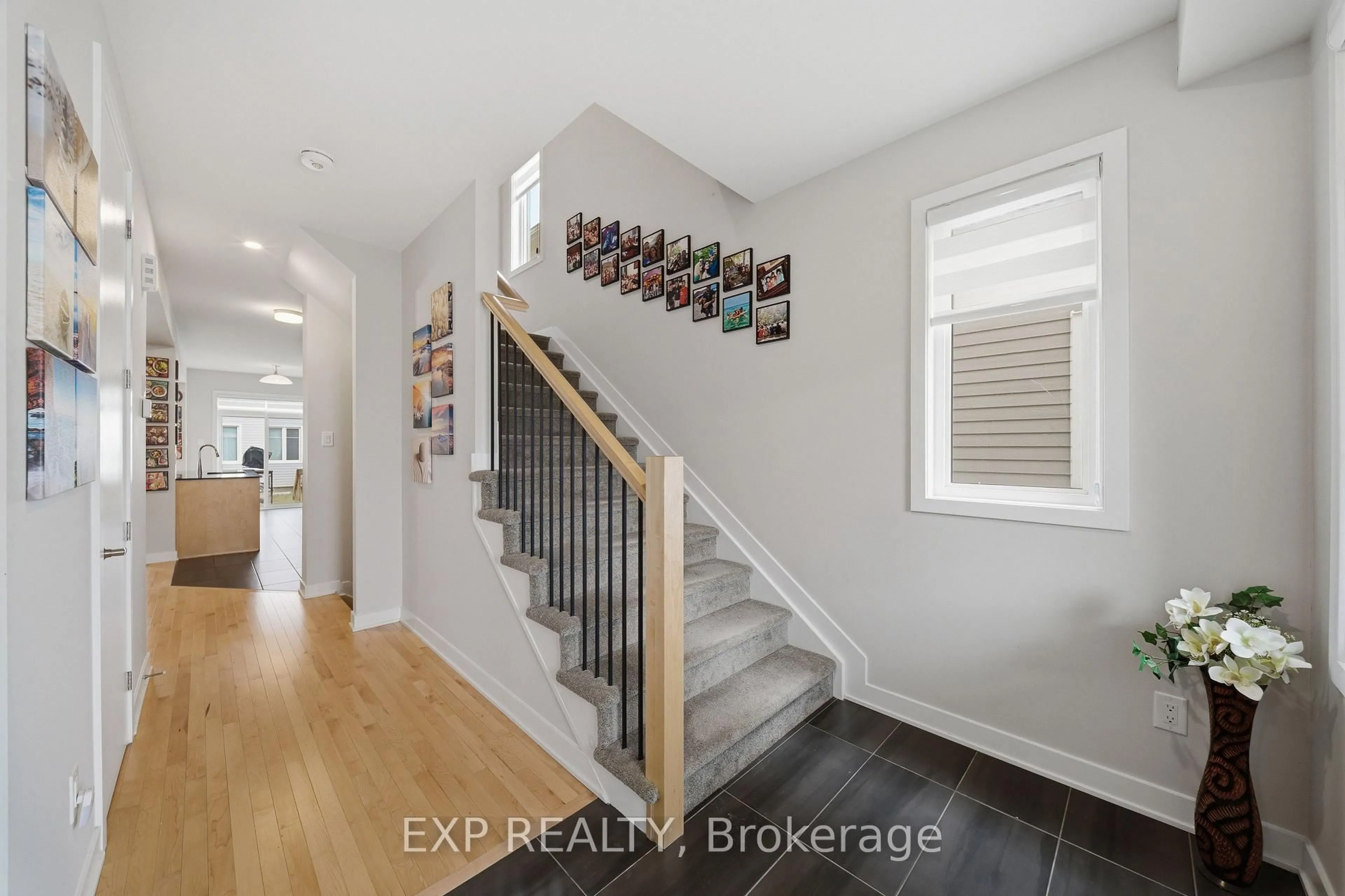 Indoor entryway for 658 TERRIER Circ, Richmond Ontario K0A 2Z0